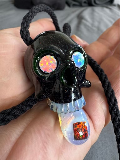 Preview pic of 🔥SUPER RARE🔥LEE BRODEE  FULL CRUSHED OPAL KALI SKULL SUPER SERIES..THICK CRUSHED OPAL 3x OPAL COIN UV EYES//HEMP CHAIN 🧐🤯