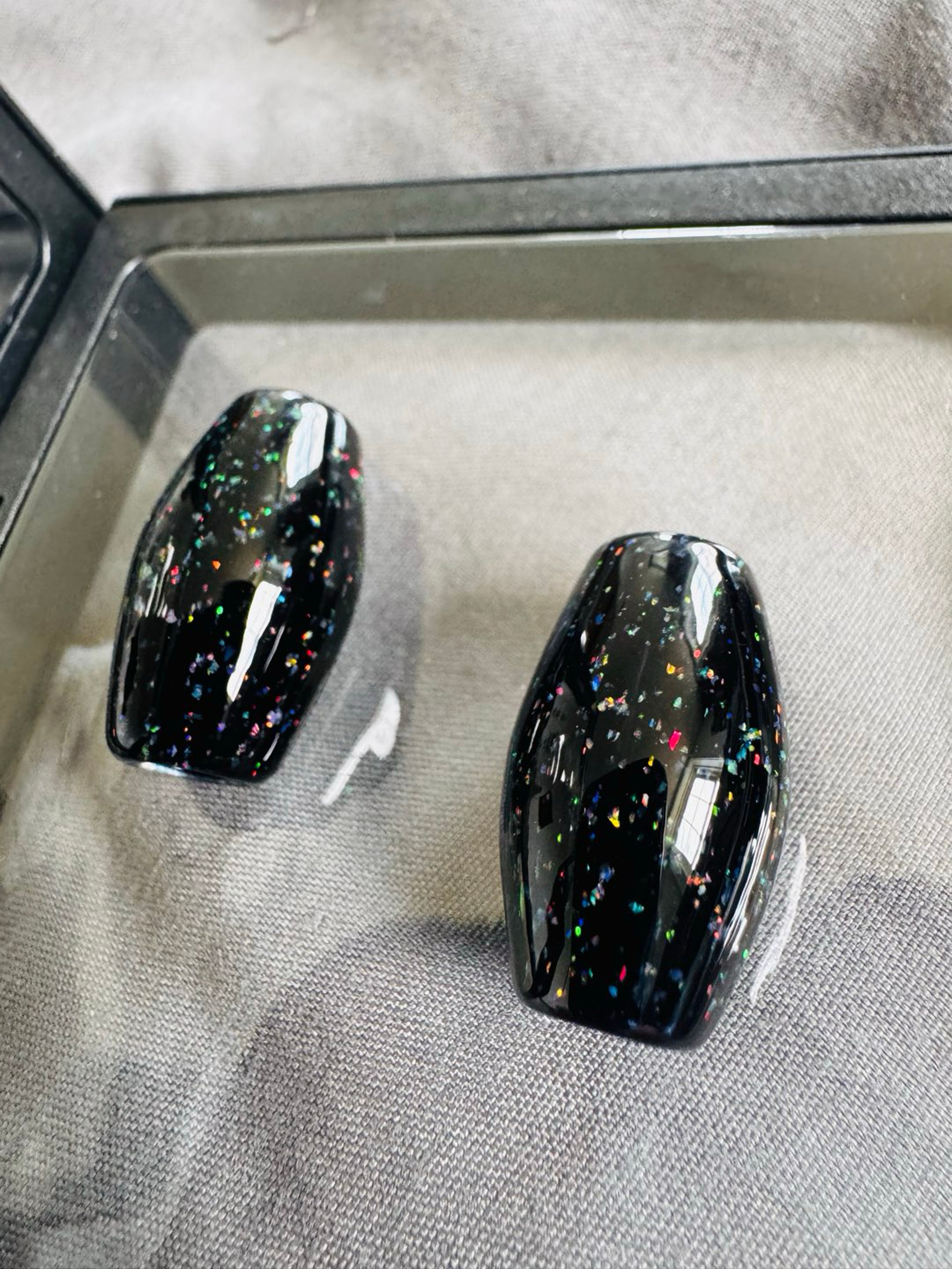 Preview pic of 🔥🔥COMBO SET OF 2 ..MATCHING HEAVY CRUSHED OPAL BEADS/DISPLAY CASE🔥🔥