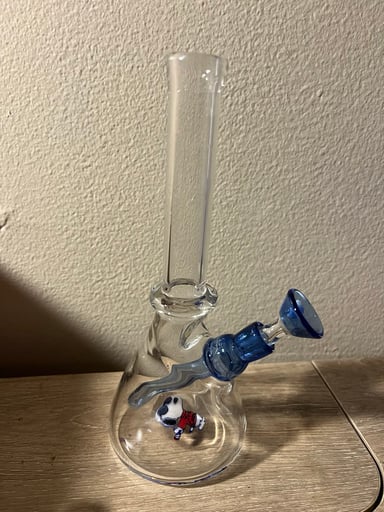 Preview pic of Snoopy Joe Cool 8” small beaker bong