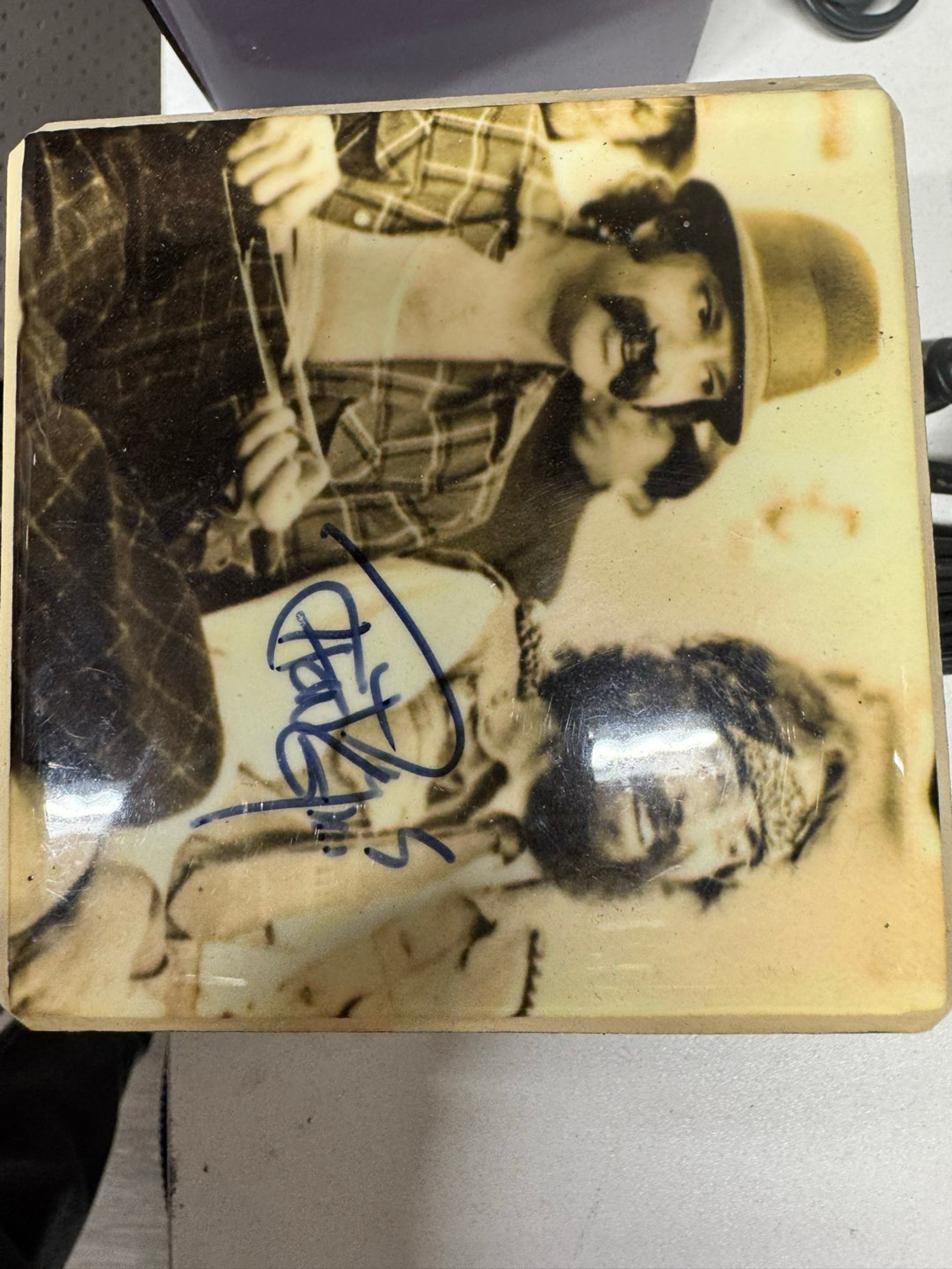 Preview pic of Cheech and Chong vaporizer signed