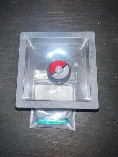 Preview pic of Disqo glass pokeball marble with opal