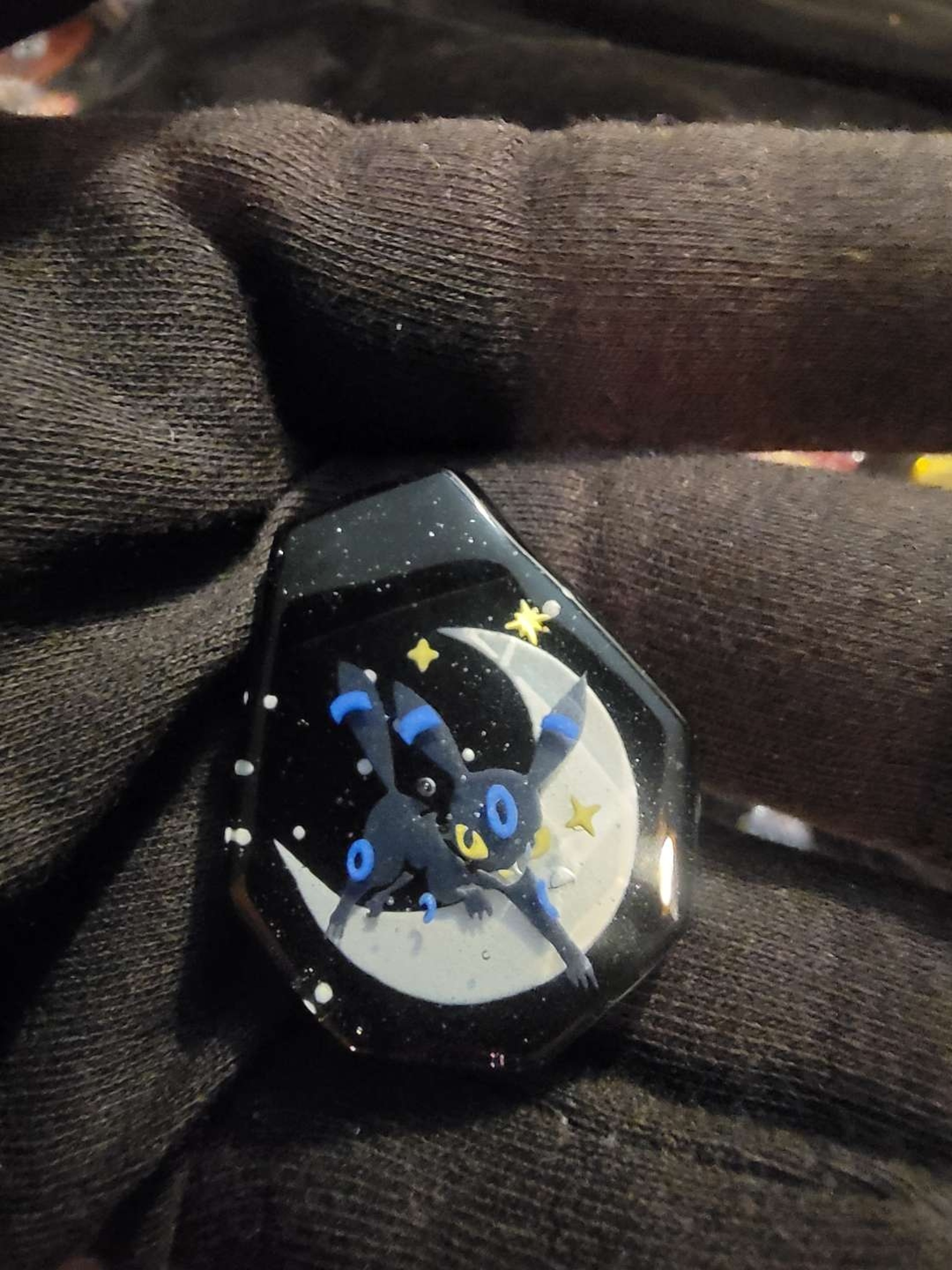 Preview pic of Umbreon Pendant by Joshua Darke UV and Glow