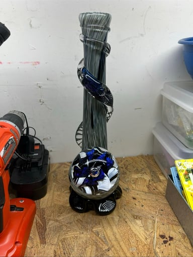 Preview pic of Noble Glass Marble bong