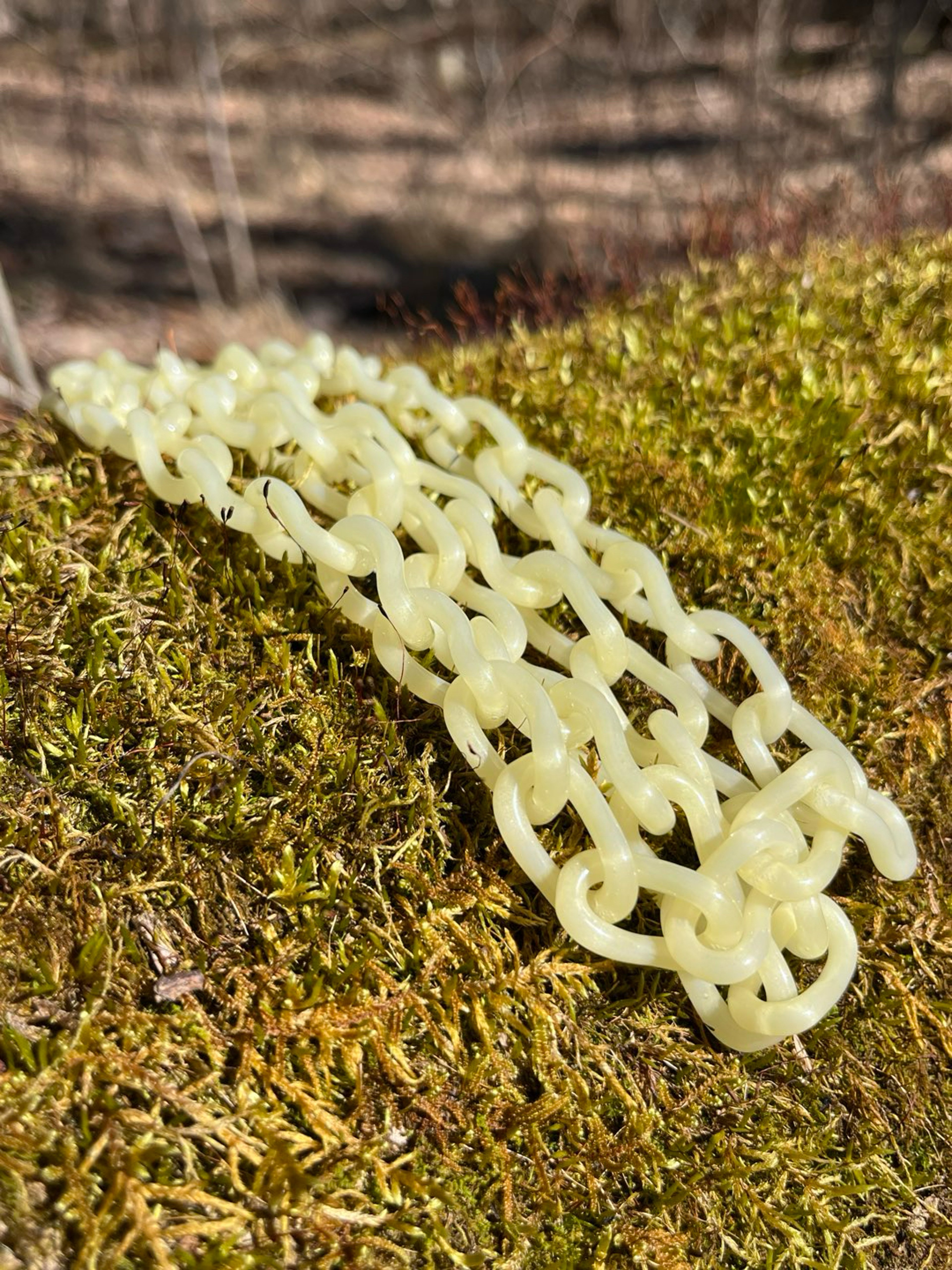 Preview pic of Uv wavy link 28in chain