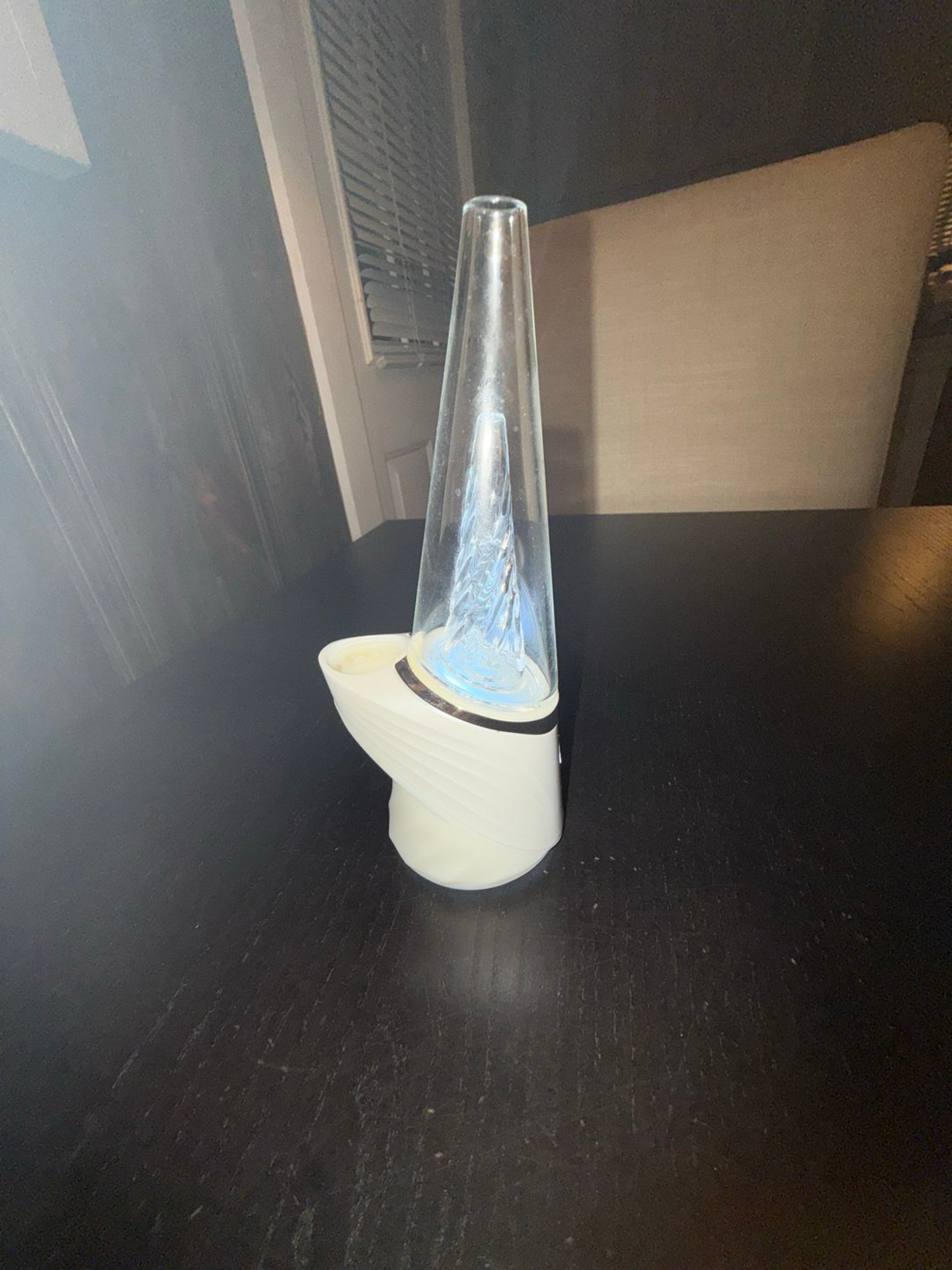 Preview pic of Puffco Peak Pro Pearl White