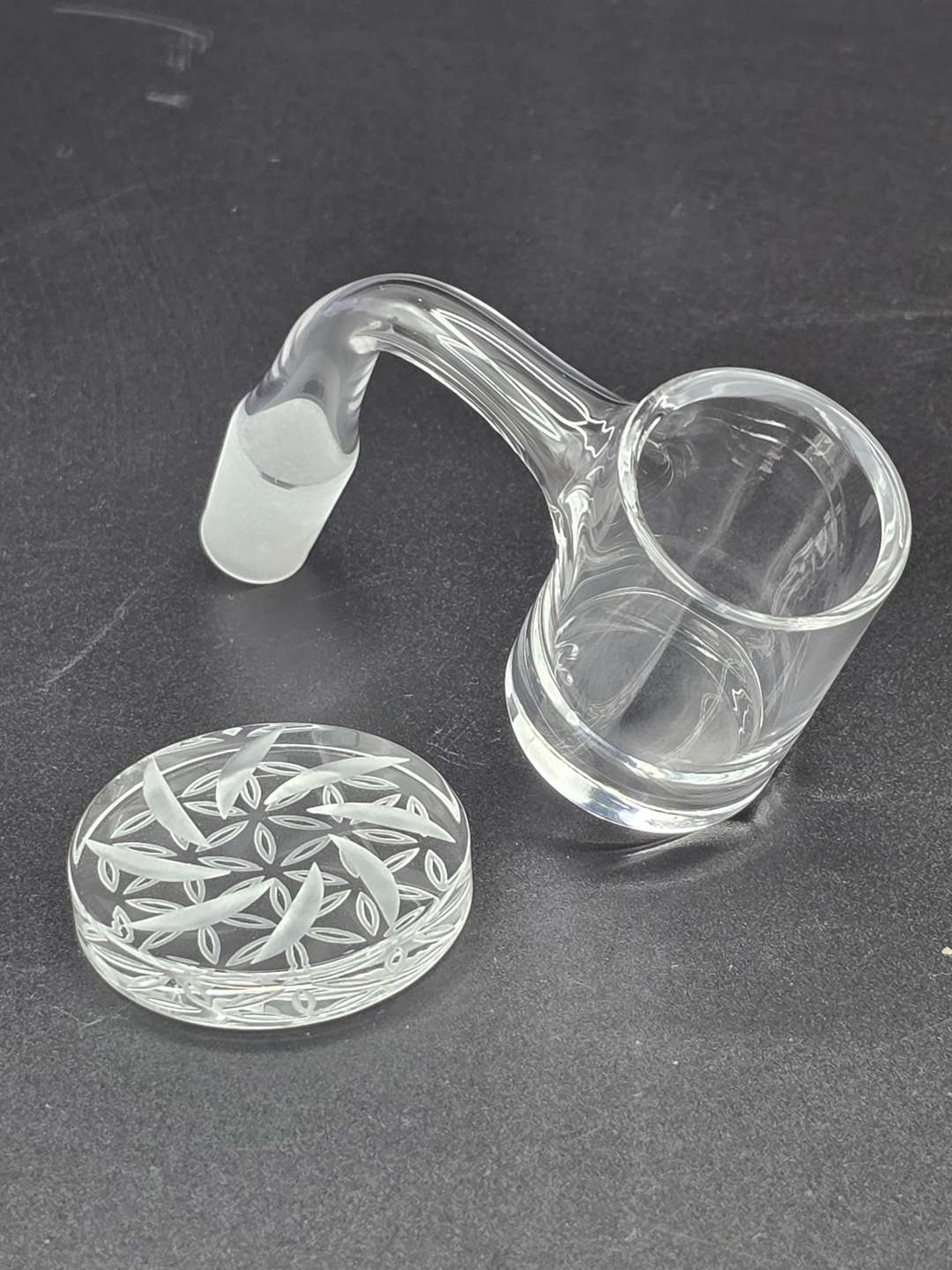 Preview pic of 29mm Quartz Banger W/ 40mm Spinner Cap