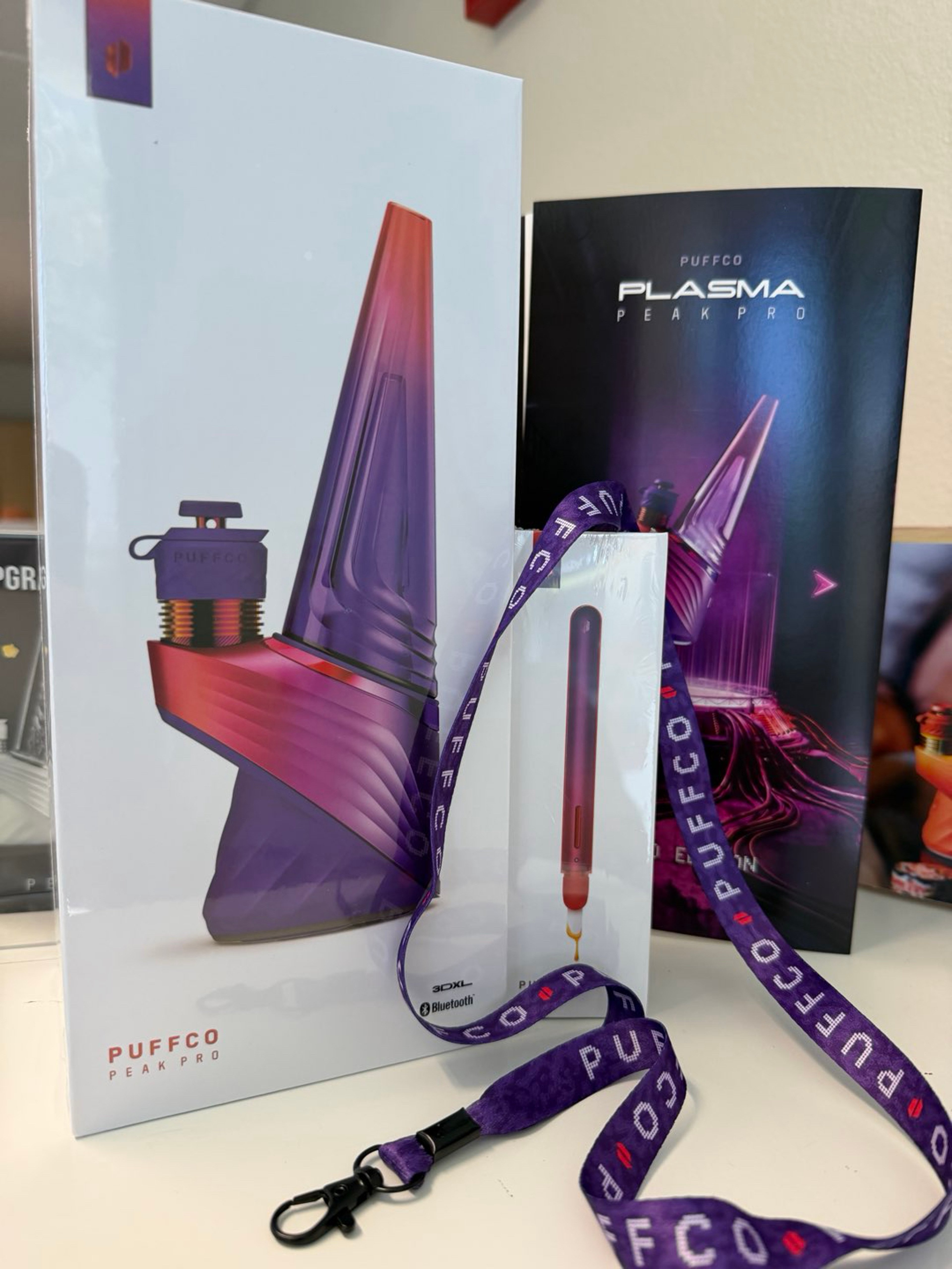 Puffco Peak Pro 3DXL + Hot Knife & Puffco Lanyard Bundle Limited Edition Plasma ( New & Sealed) image 0
