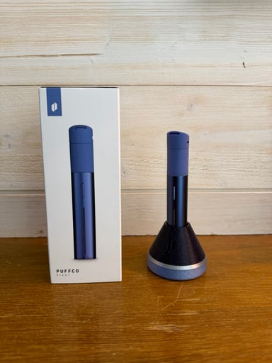 Preview pic of Puffco pivot sapphire with wireless charging base.