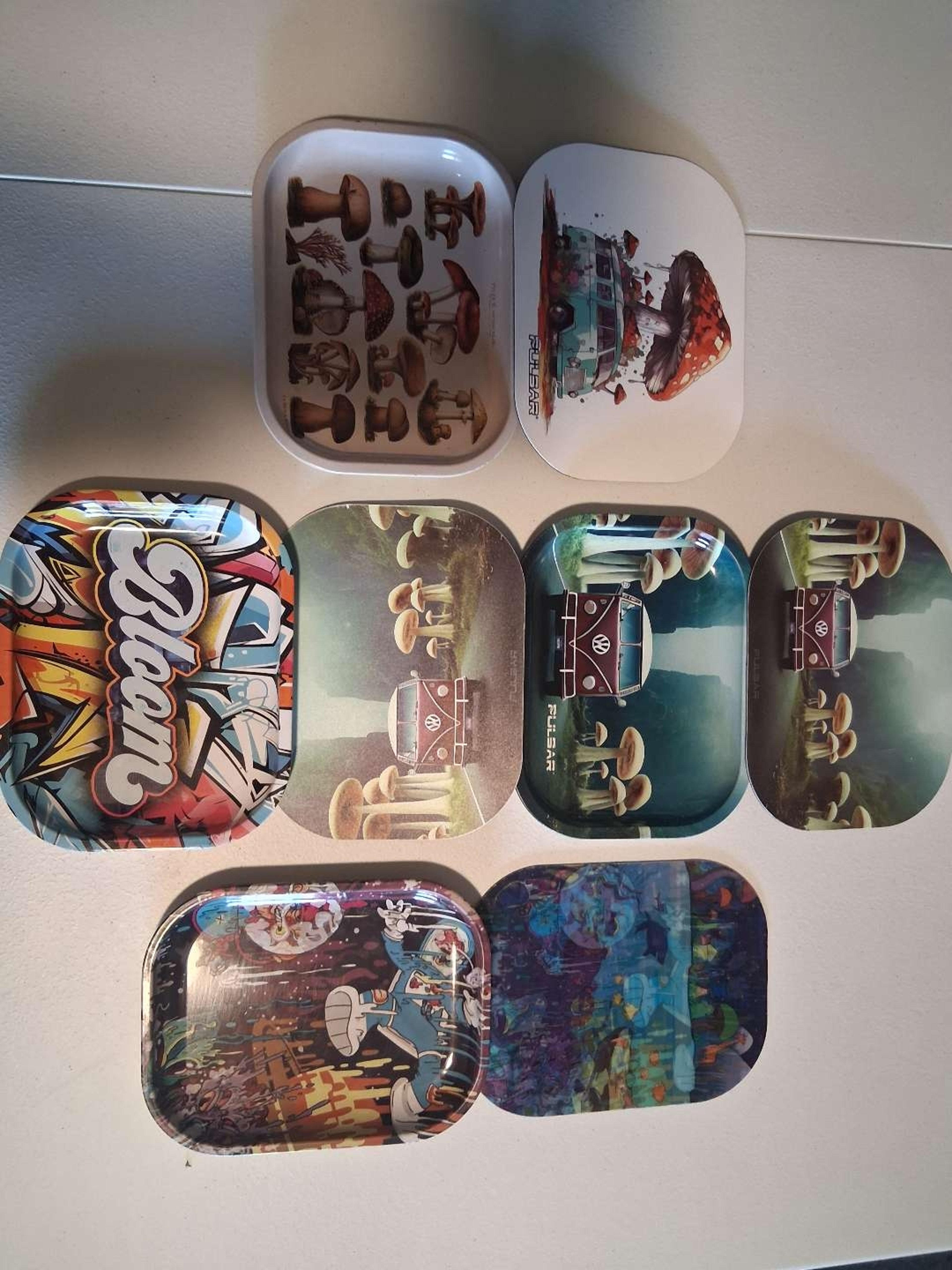 Preview pic of Lot o' lil trays with lids! Great condition [7 x 5.5 inches, all]