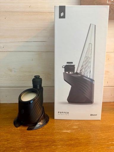 Preview pic of Puffco Peak Pro onyx with stabilizer base and black XL chamber.