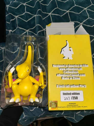 Preview pic of Yellow Ptery Elbo Glass Collectible