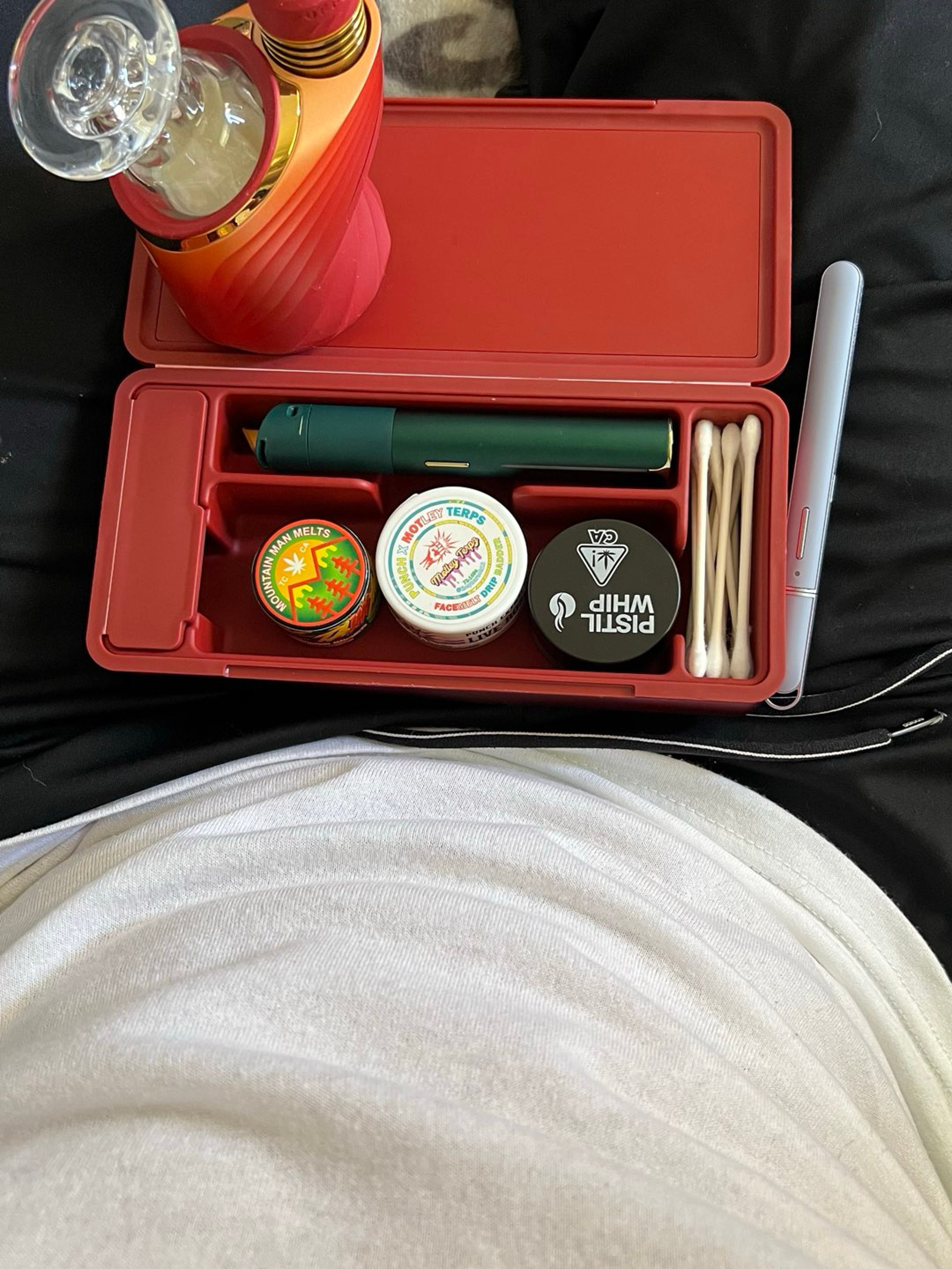 Preview pic of Puffco pivot and daybreak peak pro bundle for sale