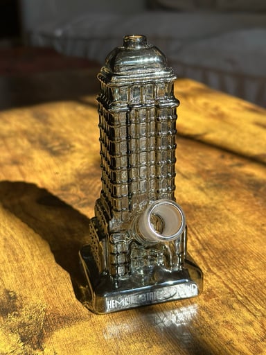 Preview pic of Cannabox Hempire State Building Mini Bong Water Pipe