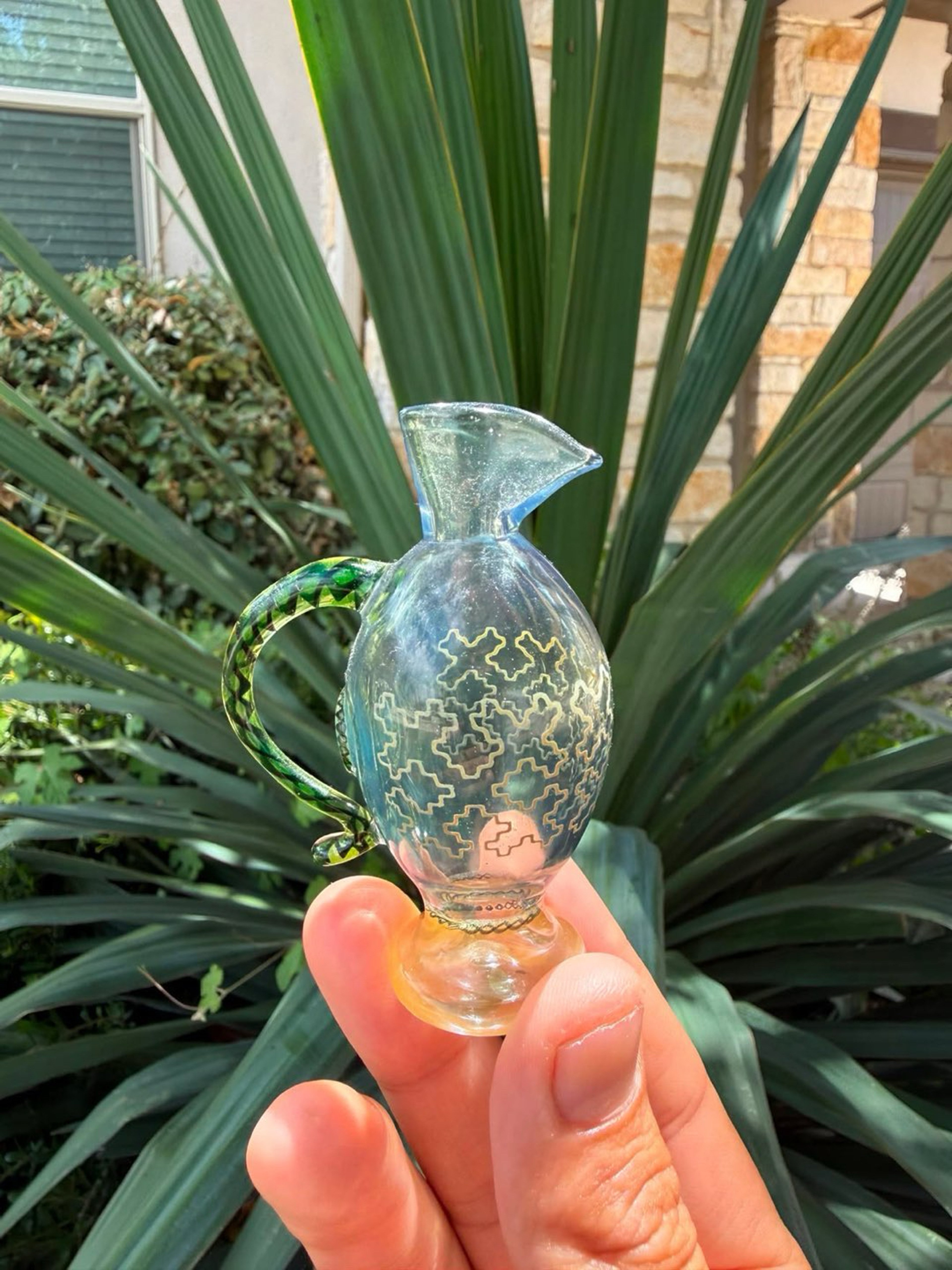 Preview pic of Kinda glass mini vessel 1/1