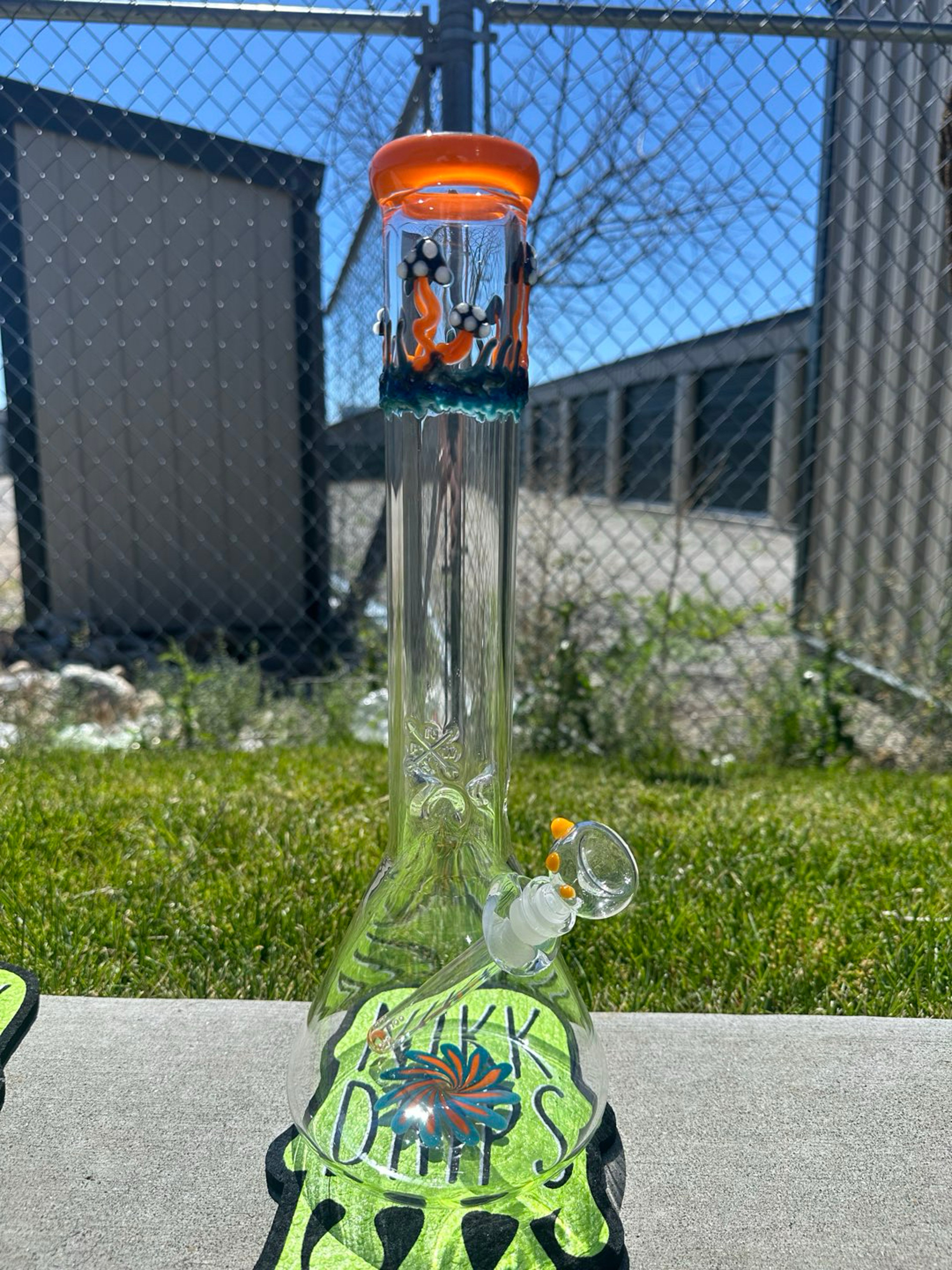 Preview pic of MJHoG 15" Flower Beaker - Orange Mushroom