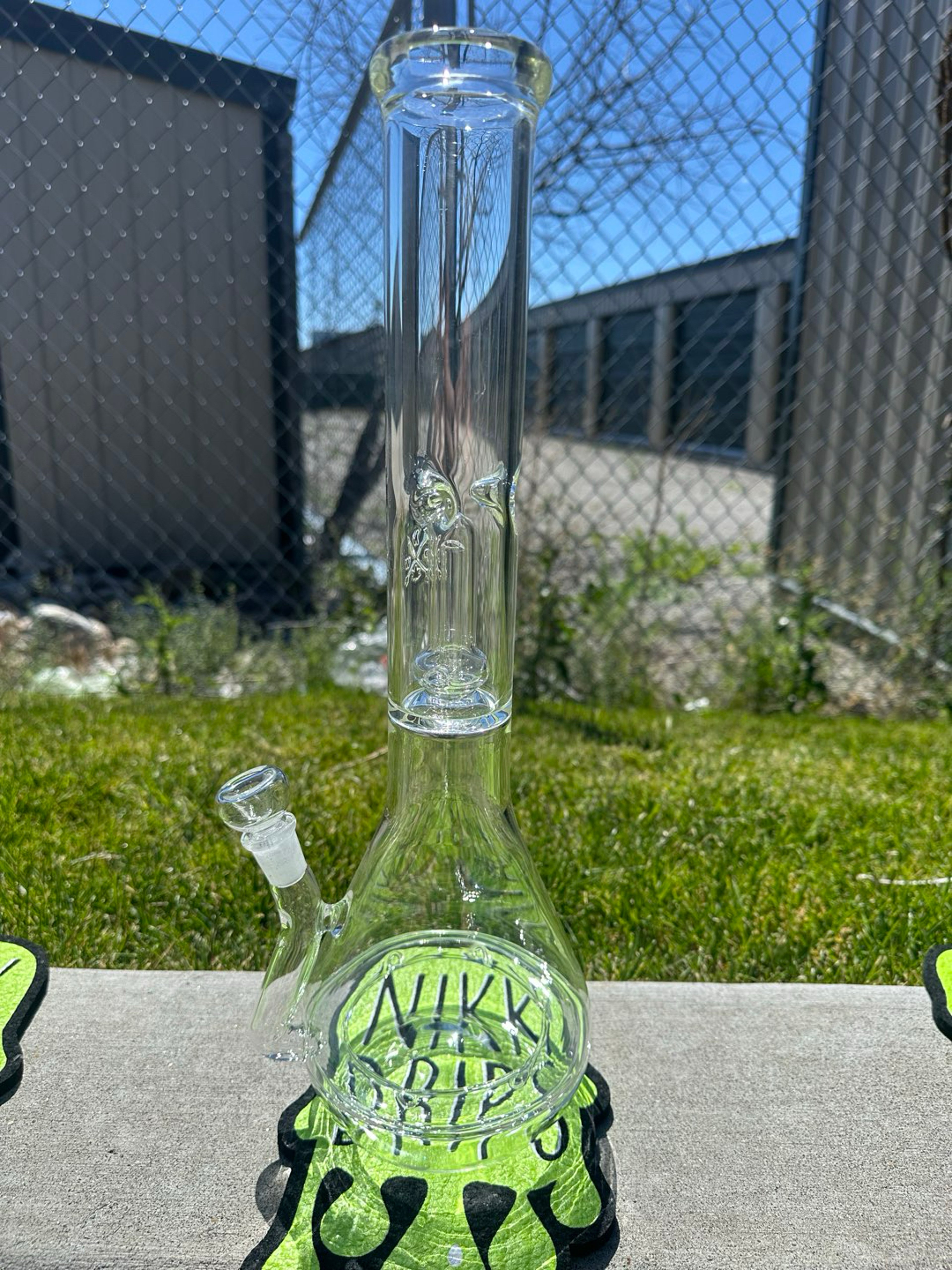 Preview pic of MJHoG 16" Flower Beaker - Halo Perk