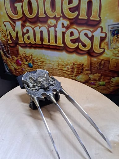 Preview pic of Hand Claw Collectors 3 Blades Wolf