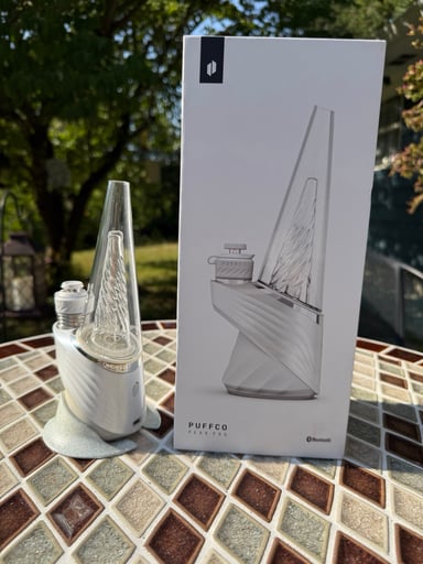 Preview pic of Puffco peak pro with XL chamber and stabilizer base