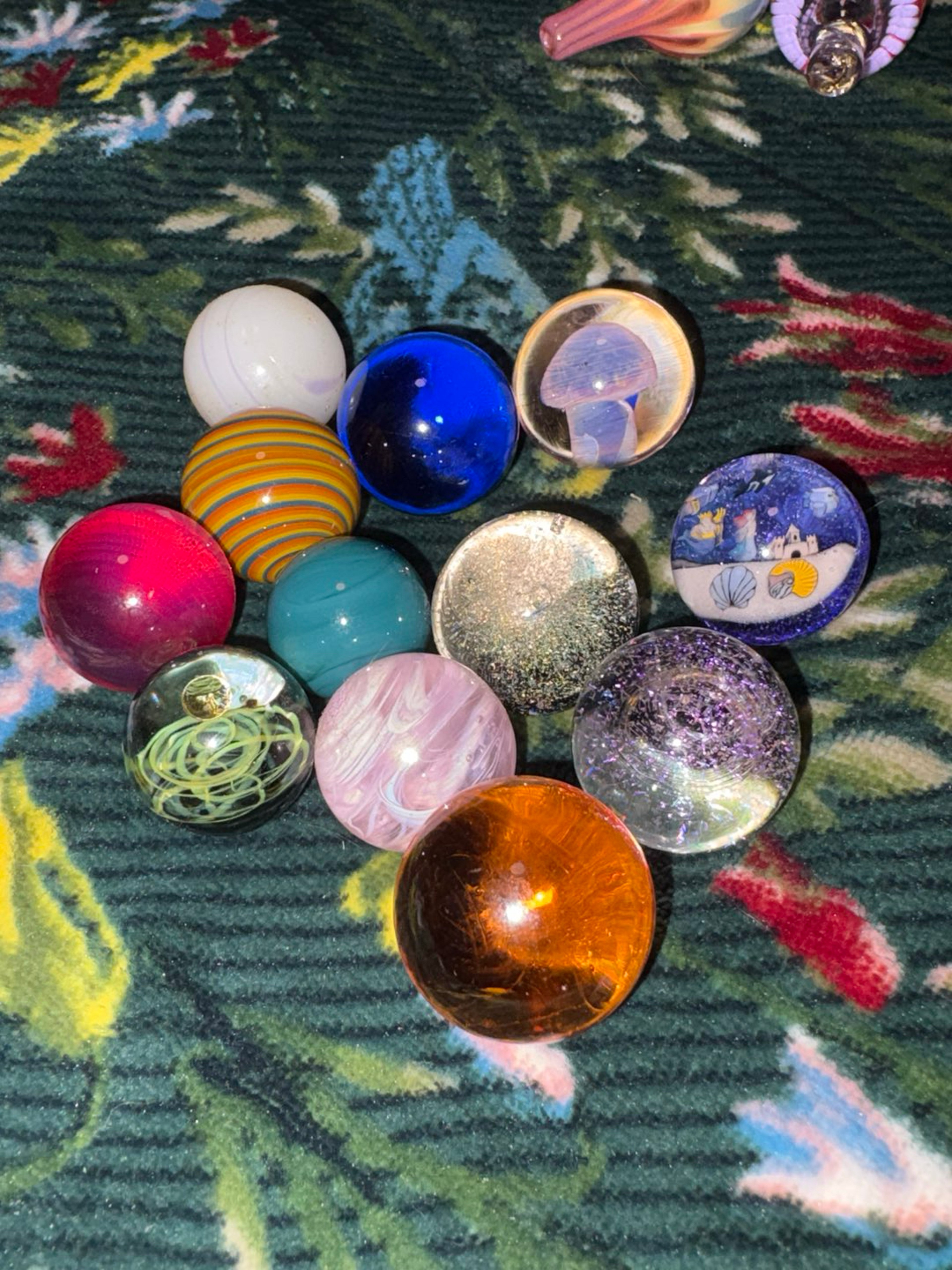 Preview pic of Multiple random marbles