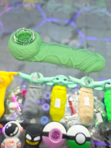 Preview pic of Silicone glass pipe shaped as a penis