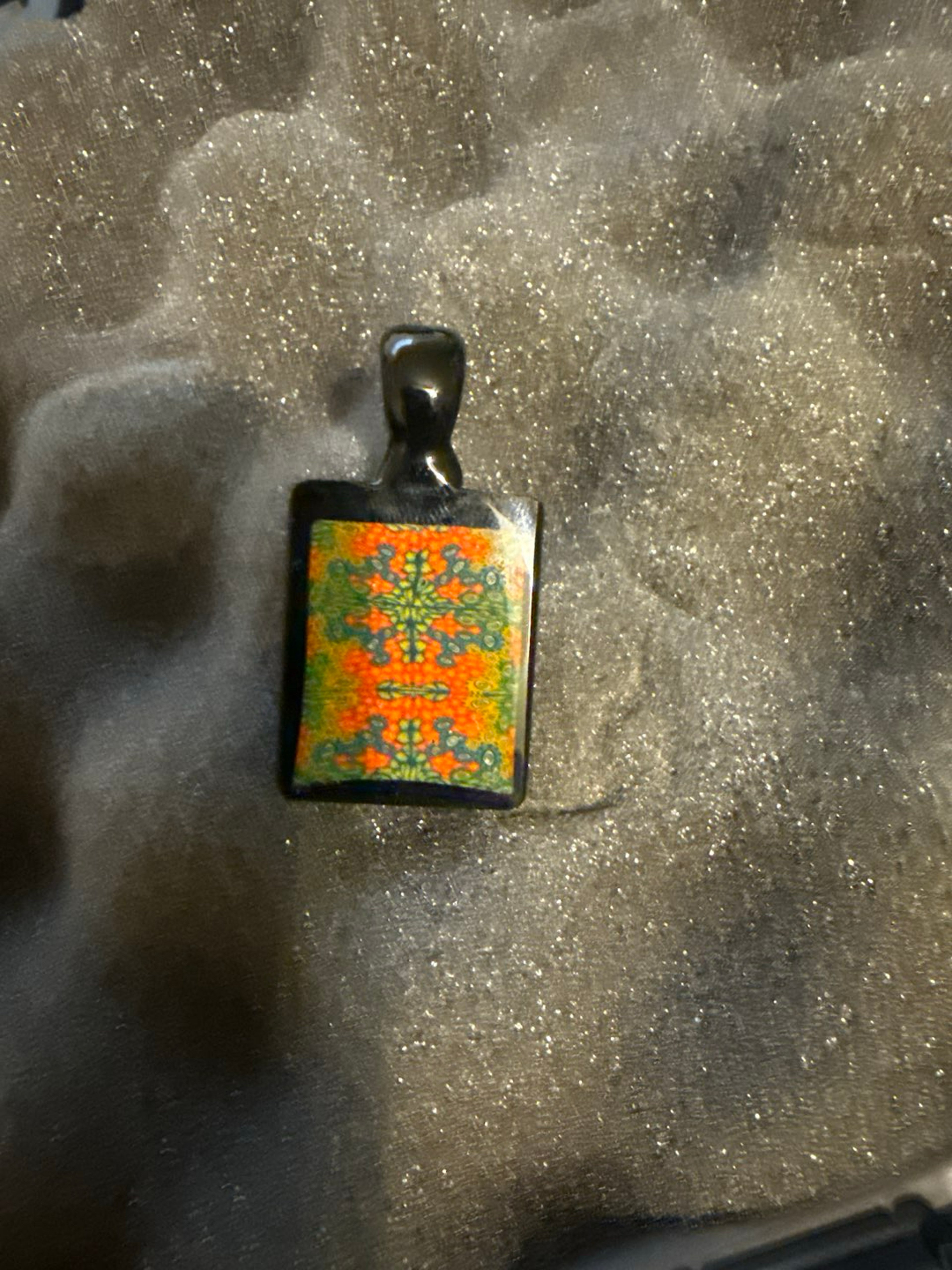Preview pic of Banjo glass vision cane #3 pendant