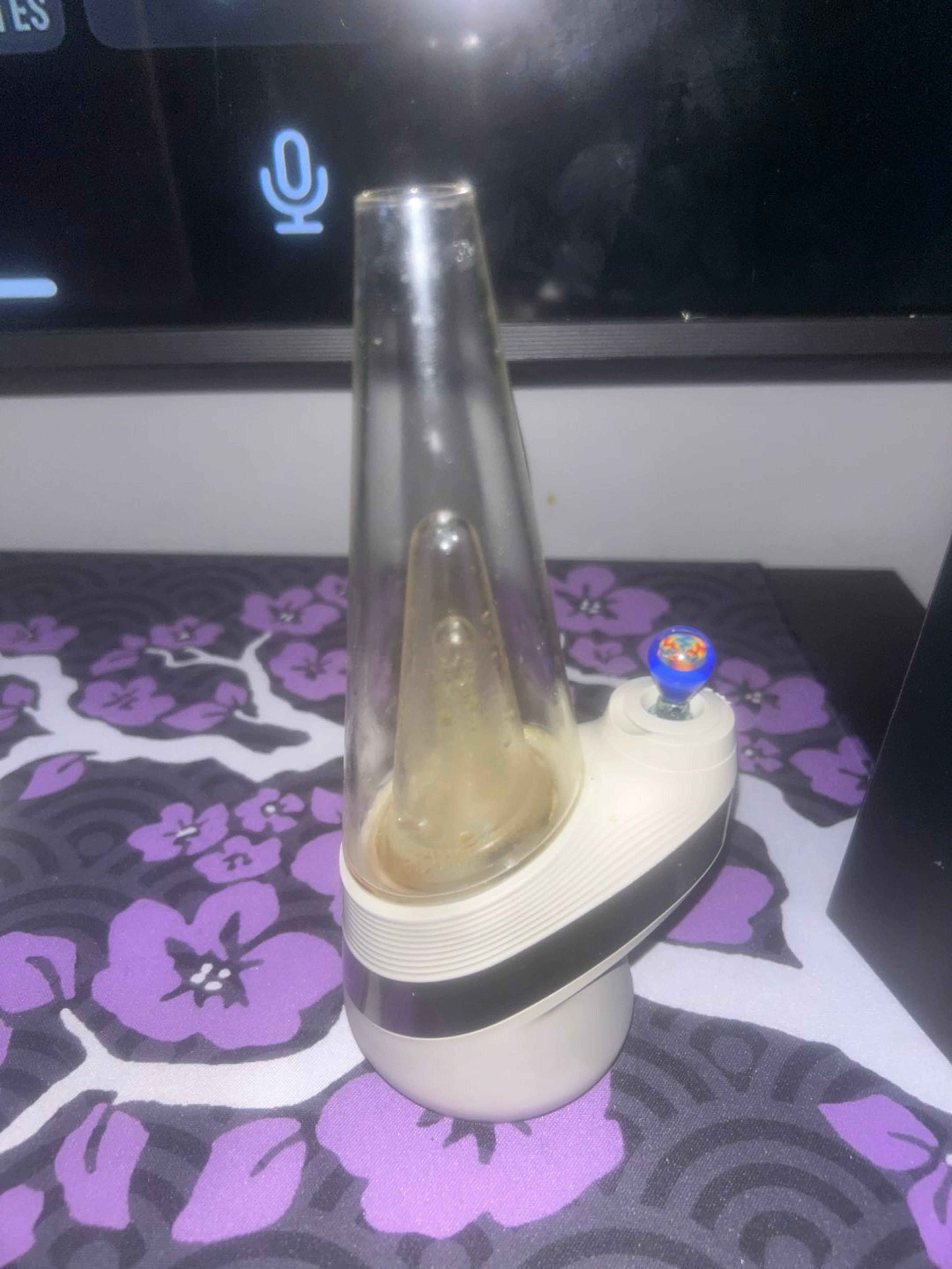 Preview pic of Puffco peak white with opal