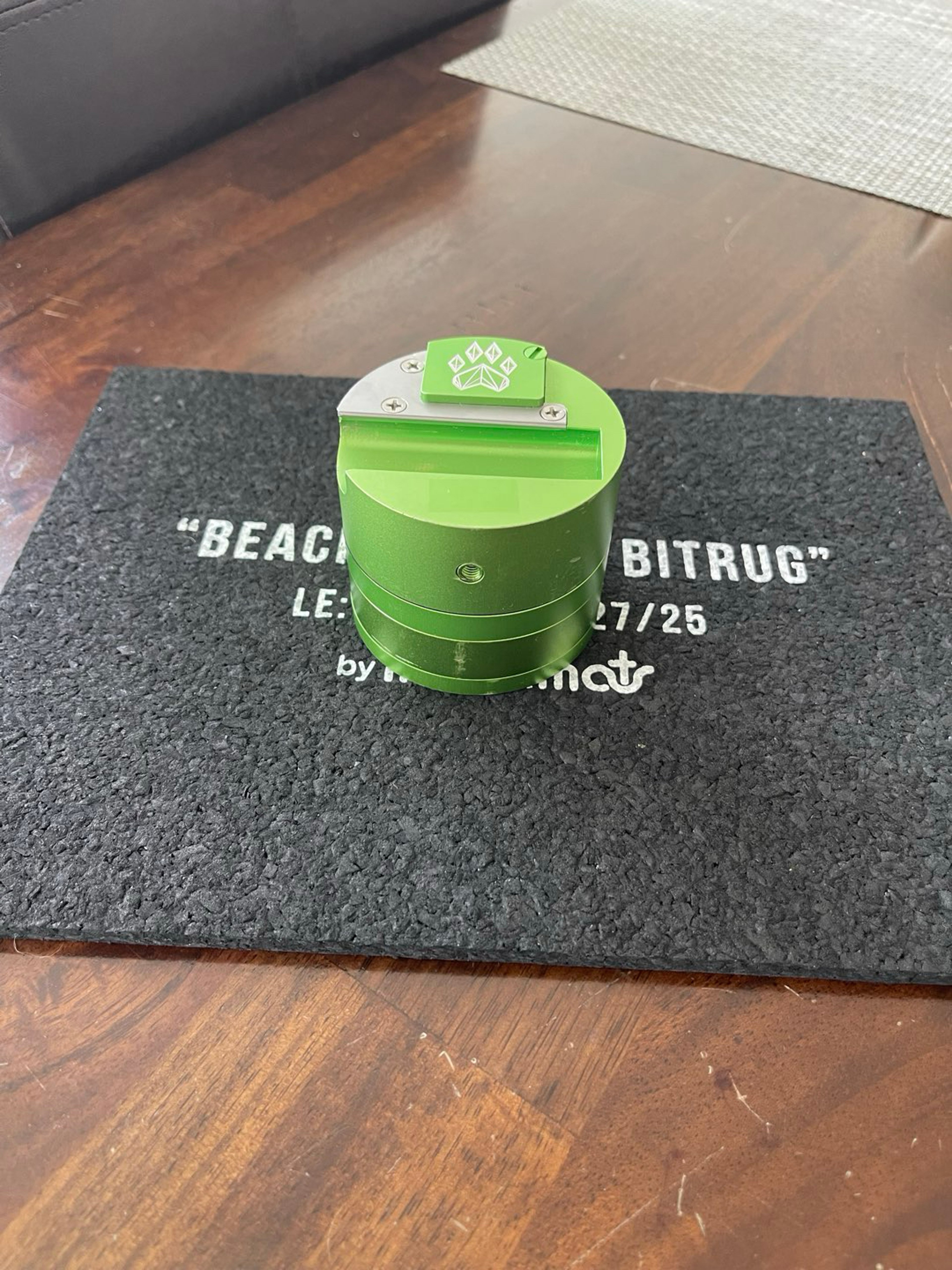 Preview pic of 4pc Wolf Grinder Combo Crusher