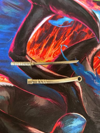 Preview pic of Daburi sword with sheath, bale and blue gem