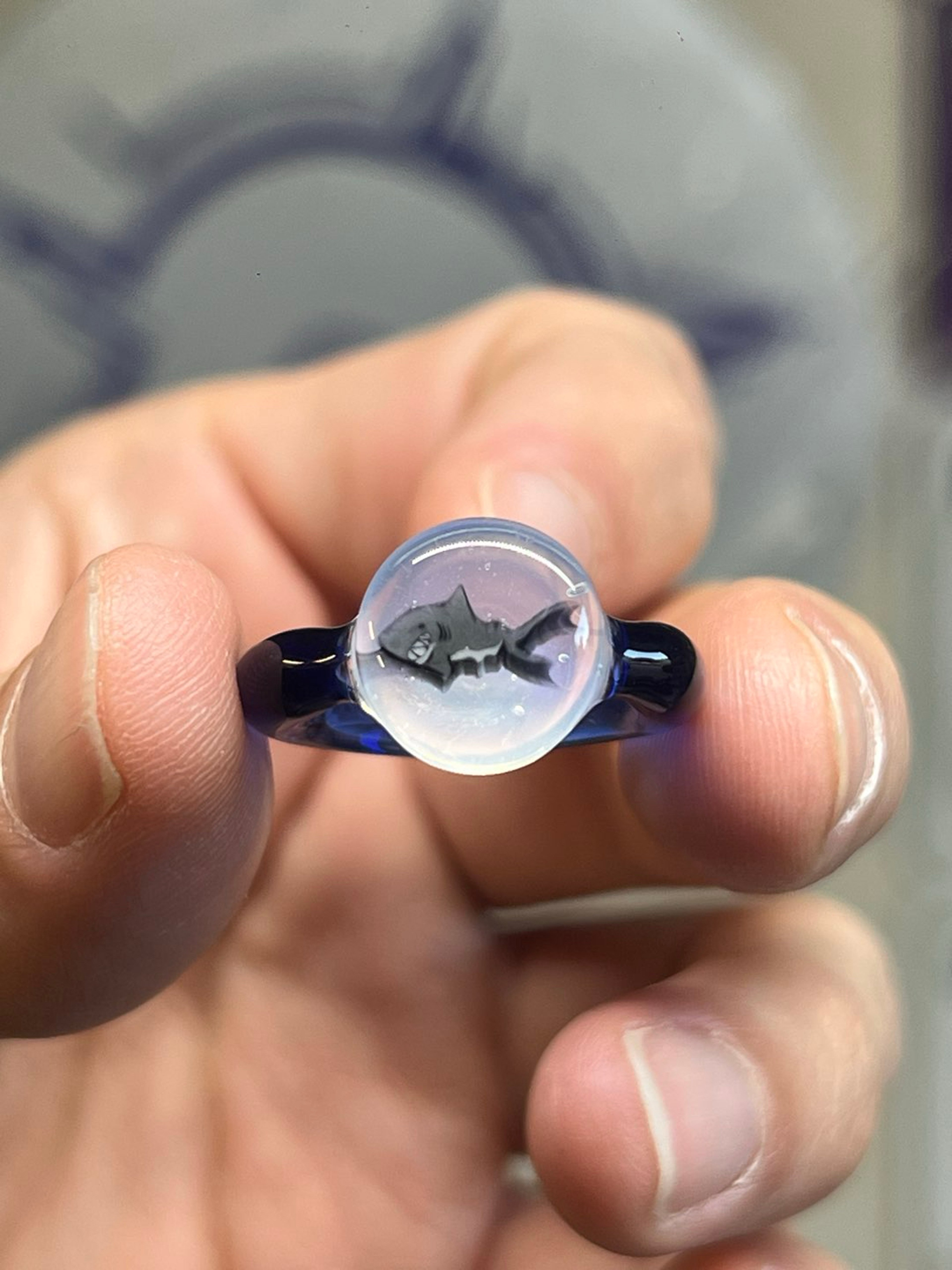 Preview pic of Ring size 4.5 - Shark Mille, cobalt & glowstick (UV)