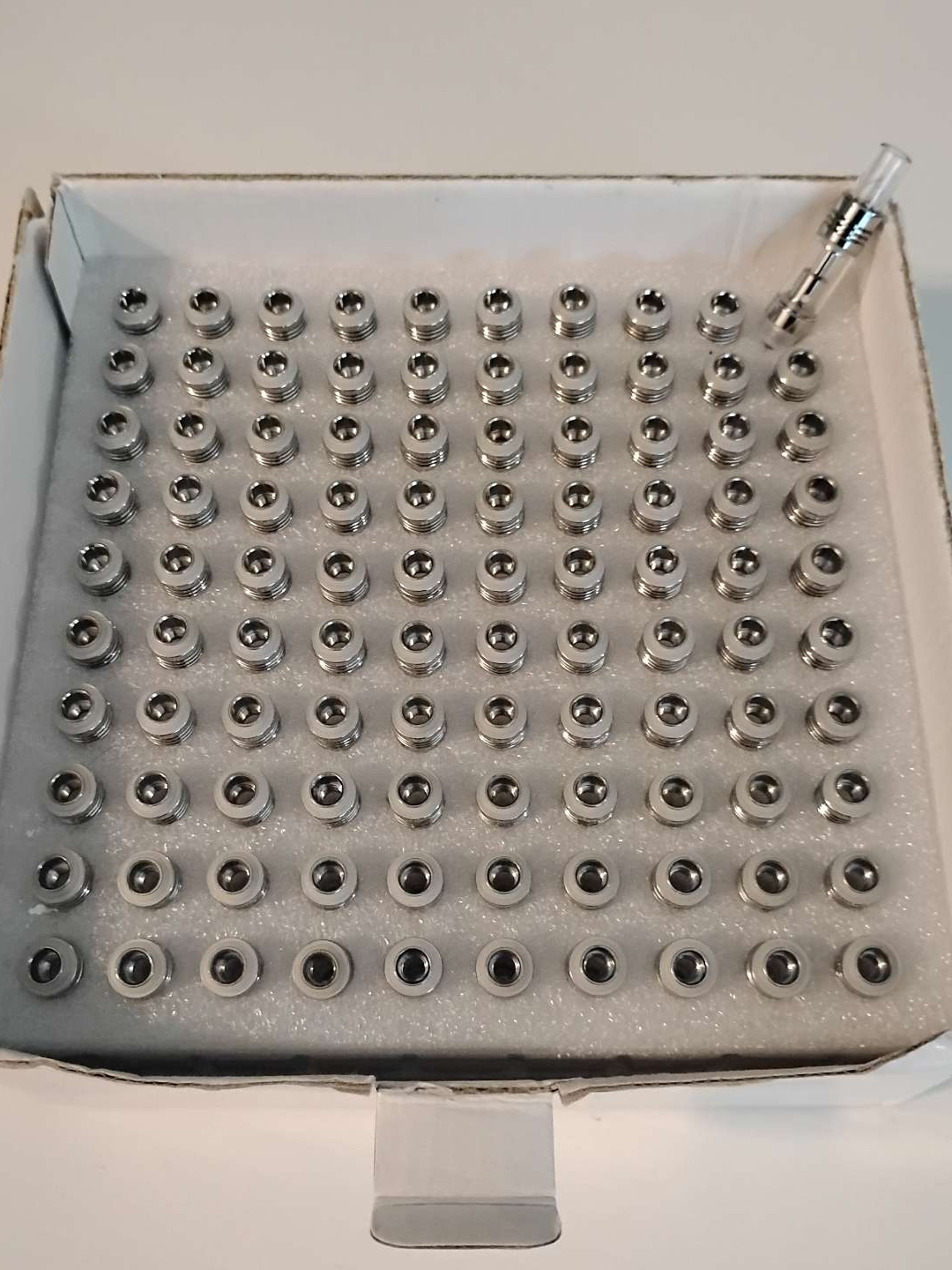 Preview pic of 100 pcs Glass Tip C-Cell .5ml/g  4 hole x 2mm