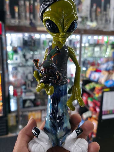 Preview pic of Ghostglass Alien w/ Dab rig