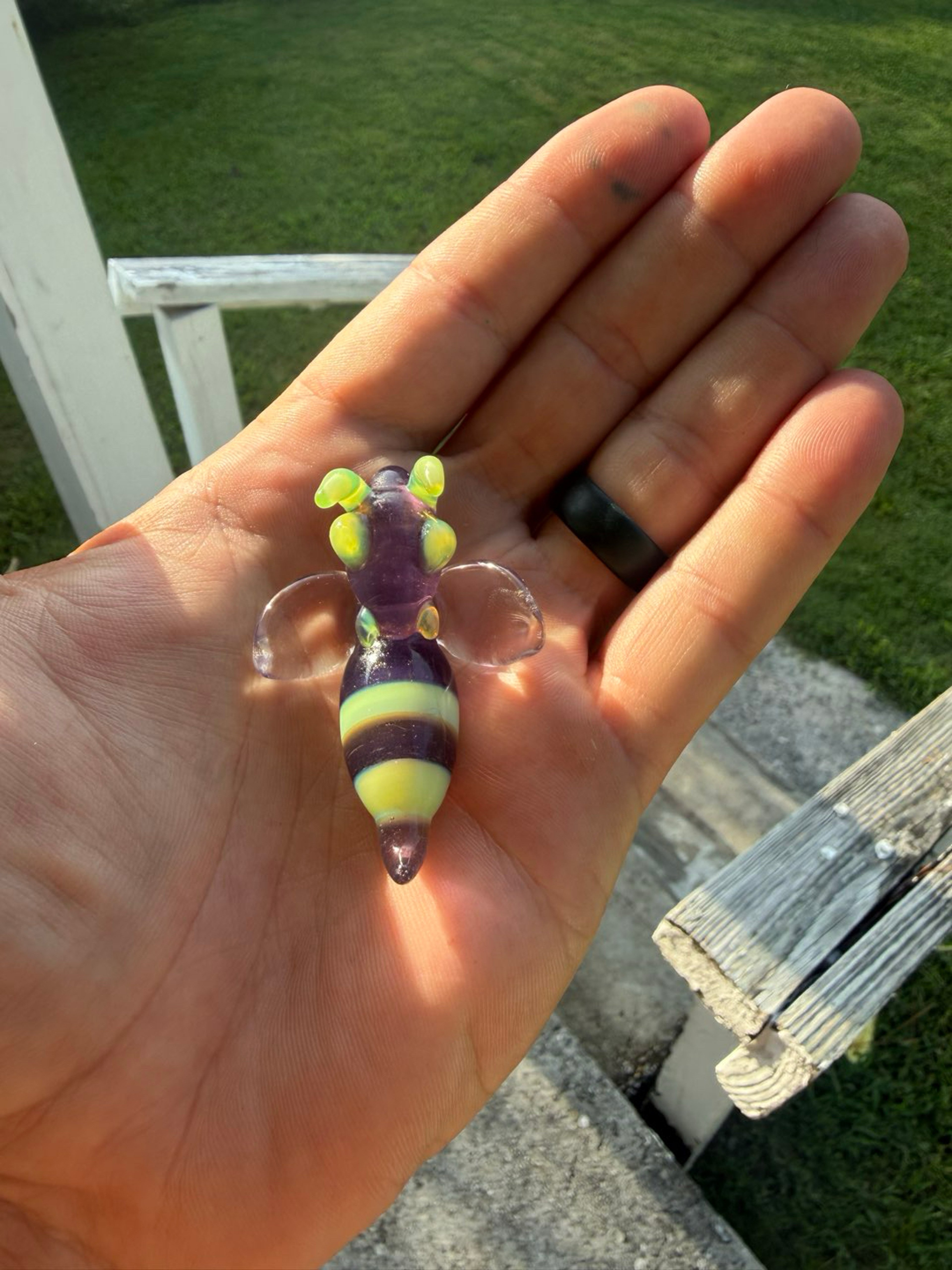 Preview pic of Glass Dimensionz Hornet Pendy