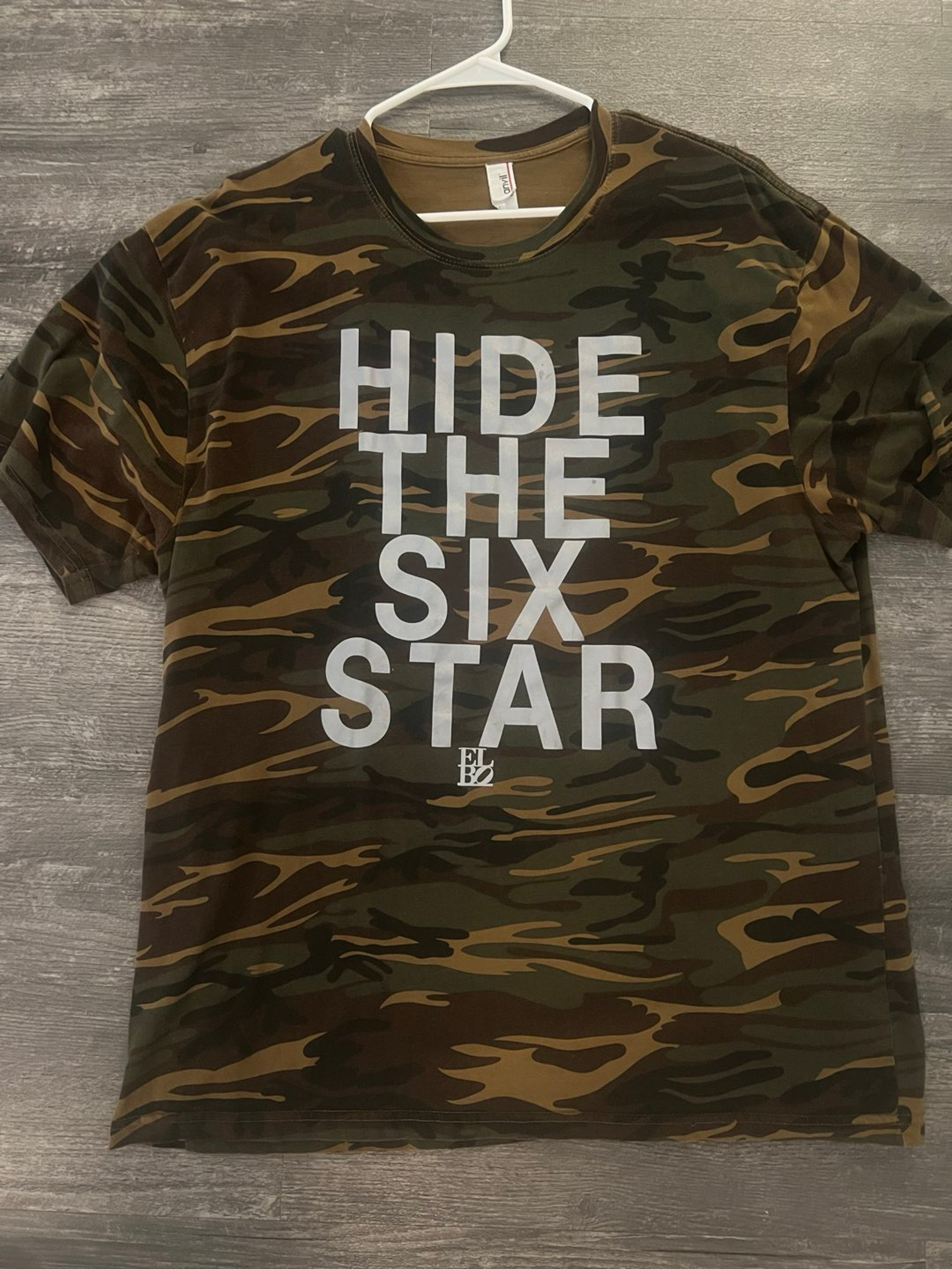 Preview pic of Elbo Hide the Six Star Camo XL Tee