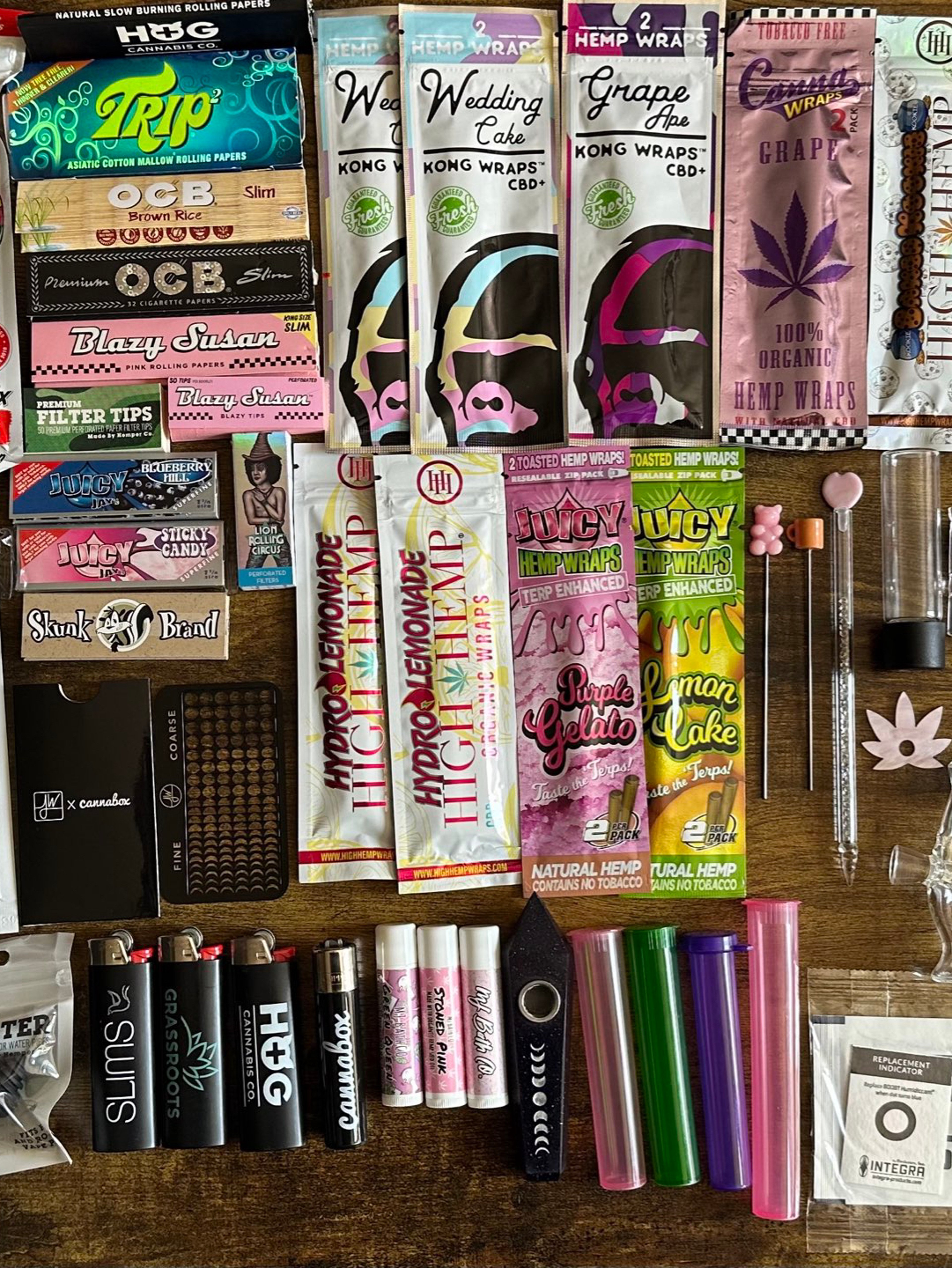 Preview pic of Lot of Smoking Accessories & Gift Items, $150 value!