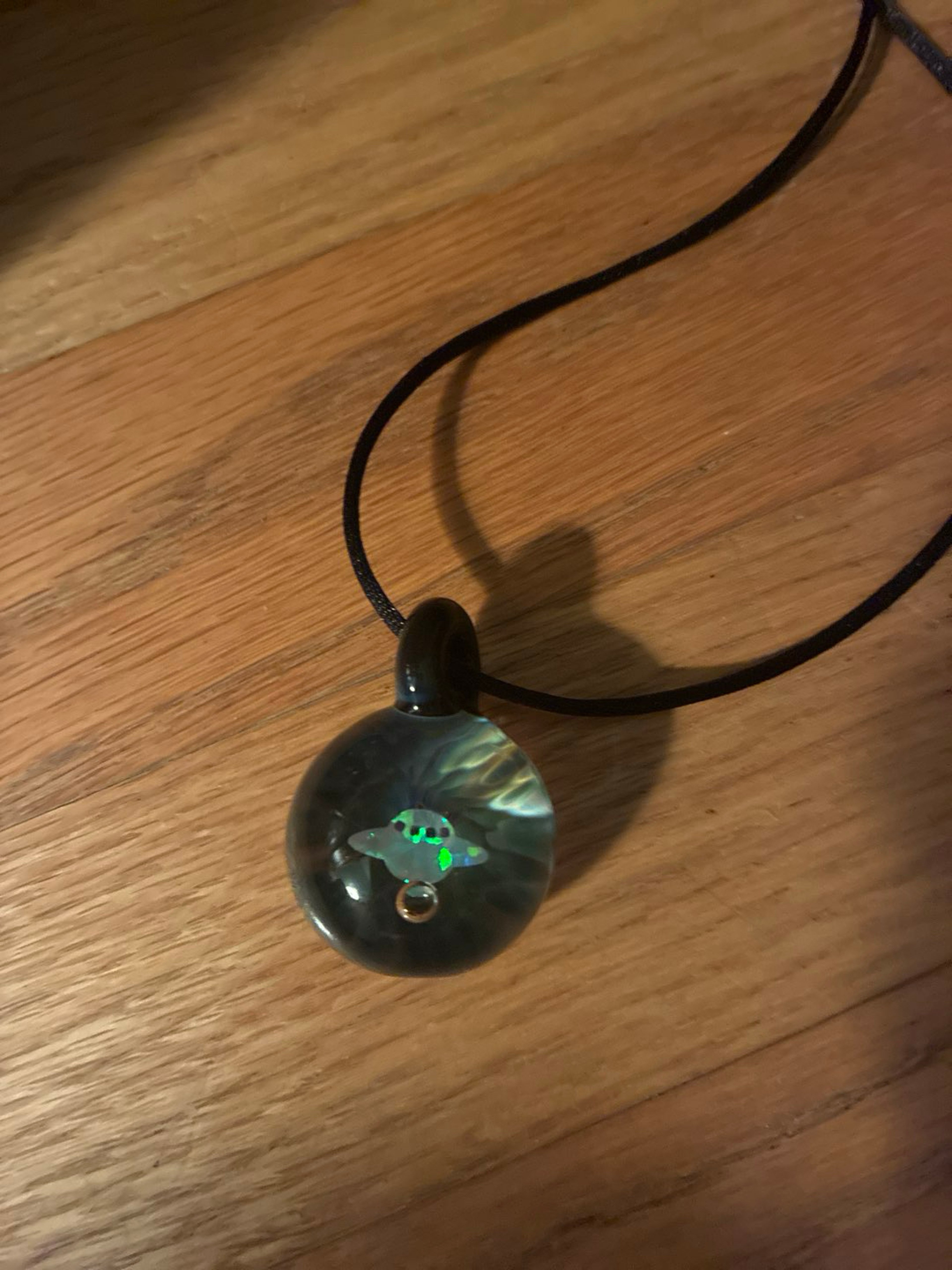 Preview pic of Floating ufo pendant