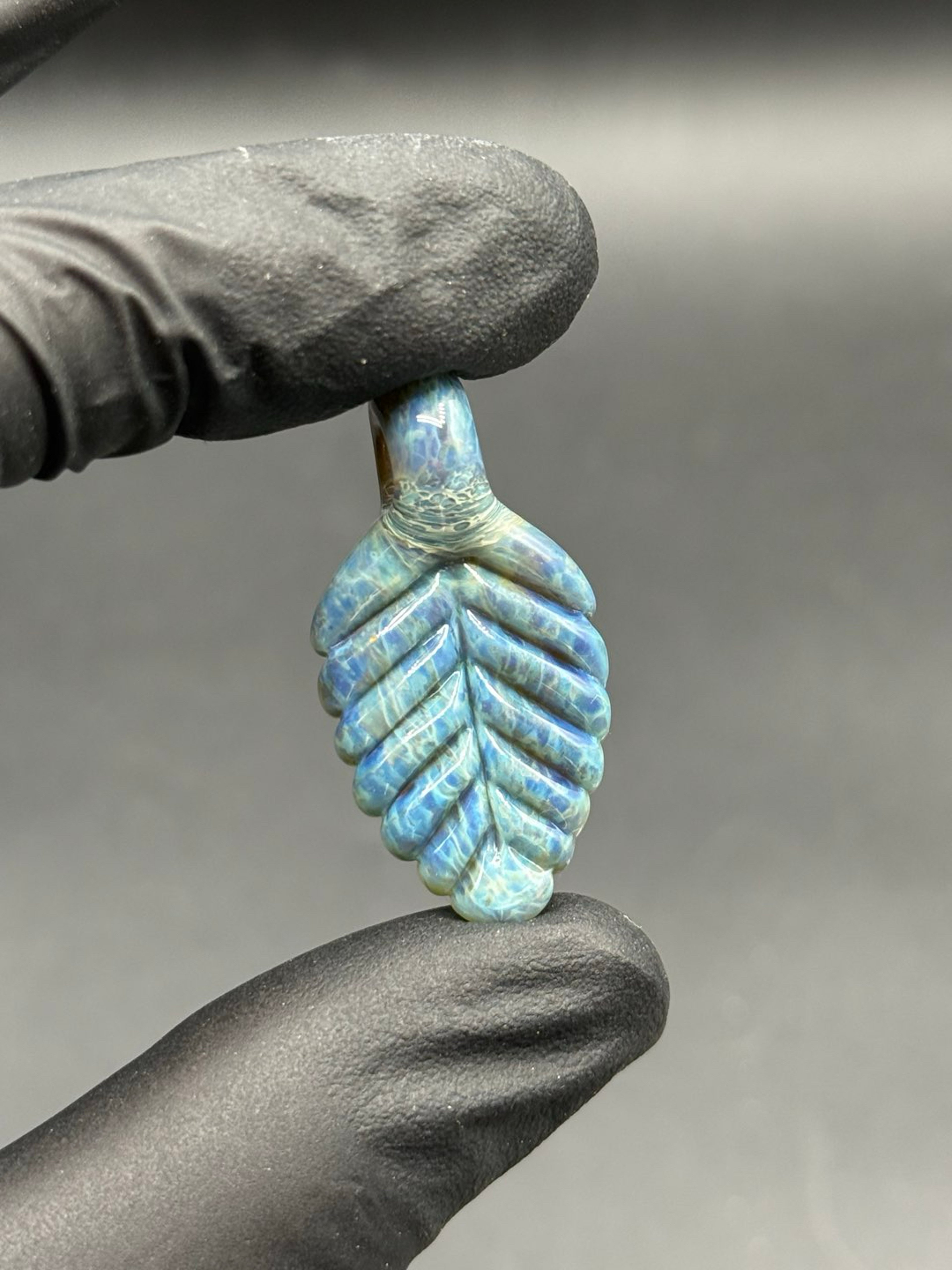 Preview pic of Leaf pendant