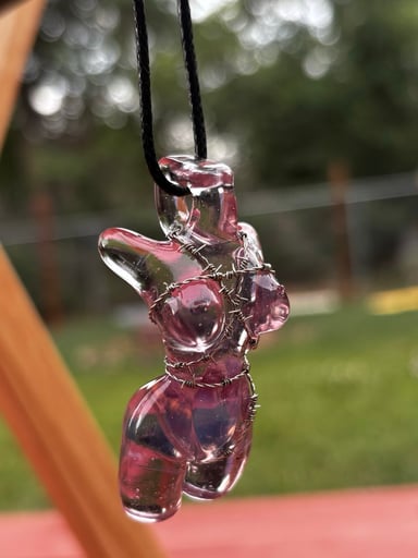Preview pic of Barbed wire bondage babe