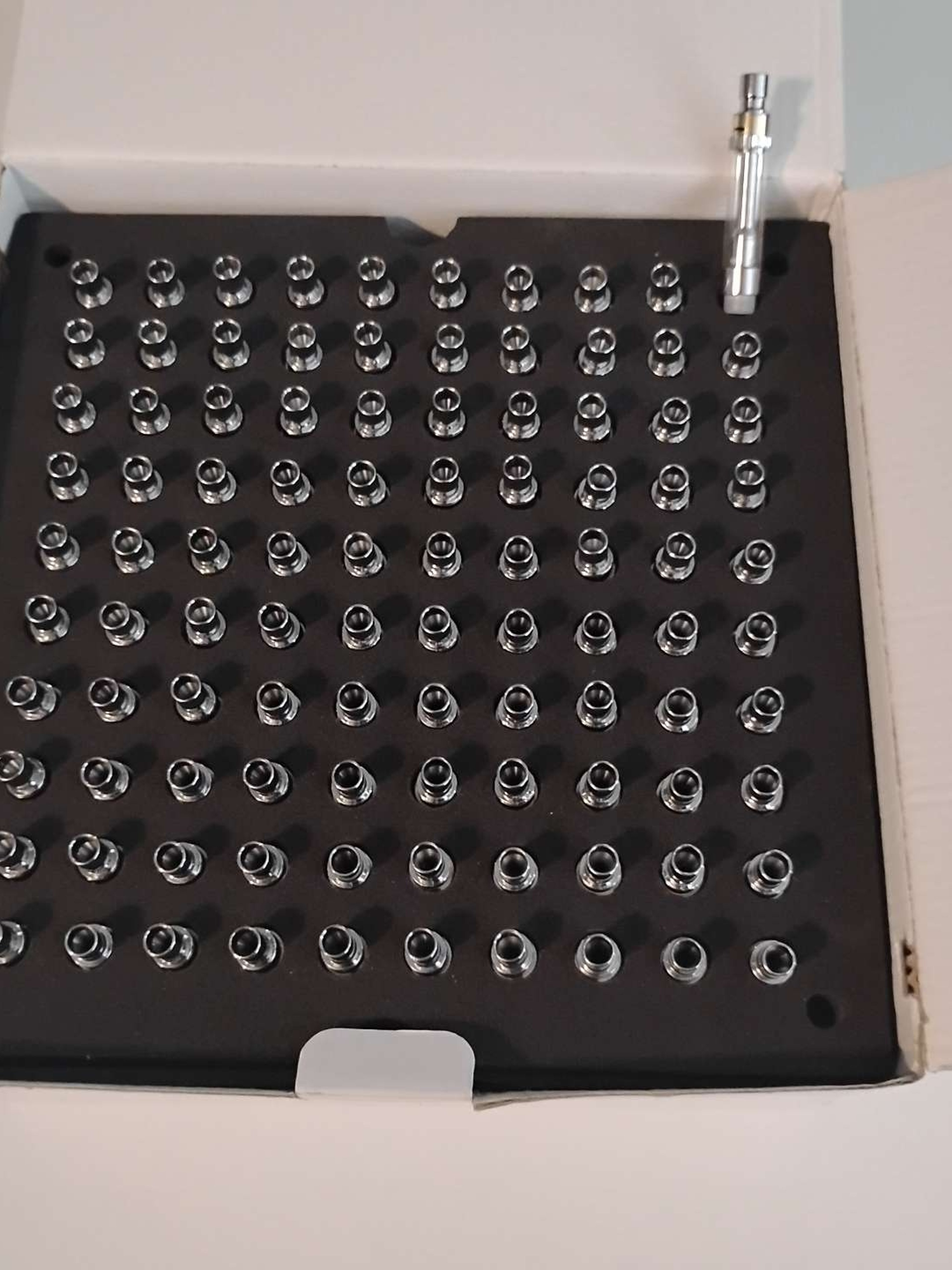 Preview pic of 100 pcs 510 Adjustable Airflow 1ml/g Cartridges Gold Silver