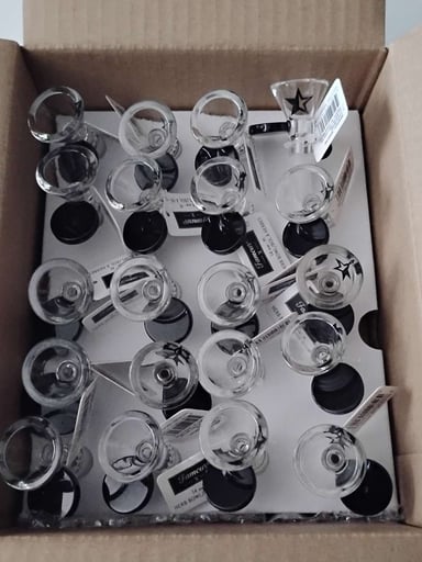 Preview pic of 20 Count Box 14mm Famous X Martini Male Glass Bowl