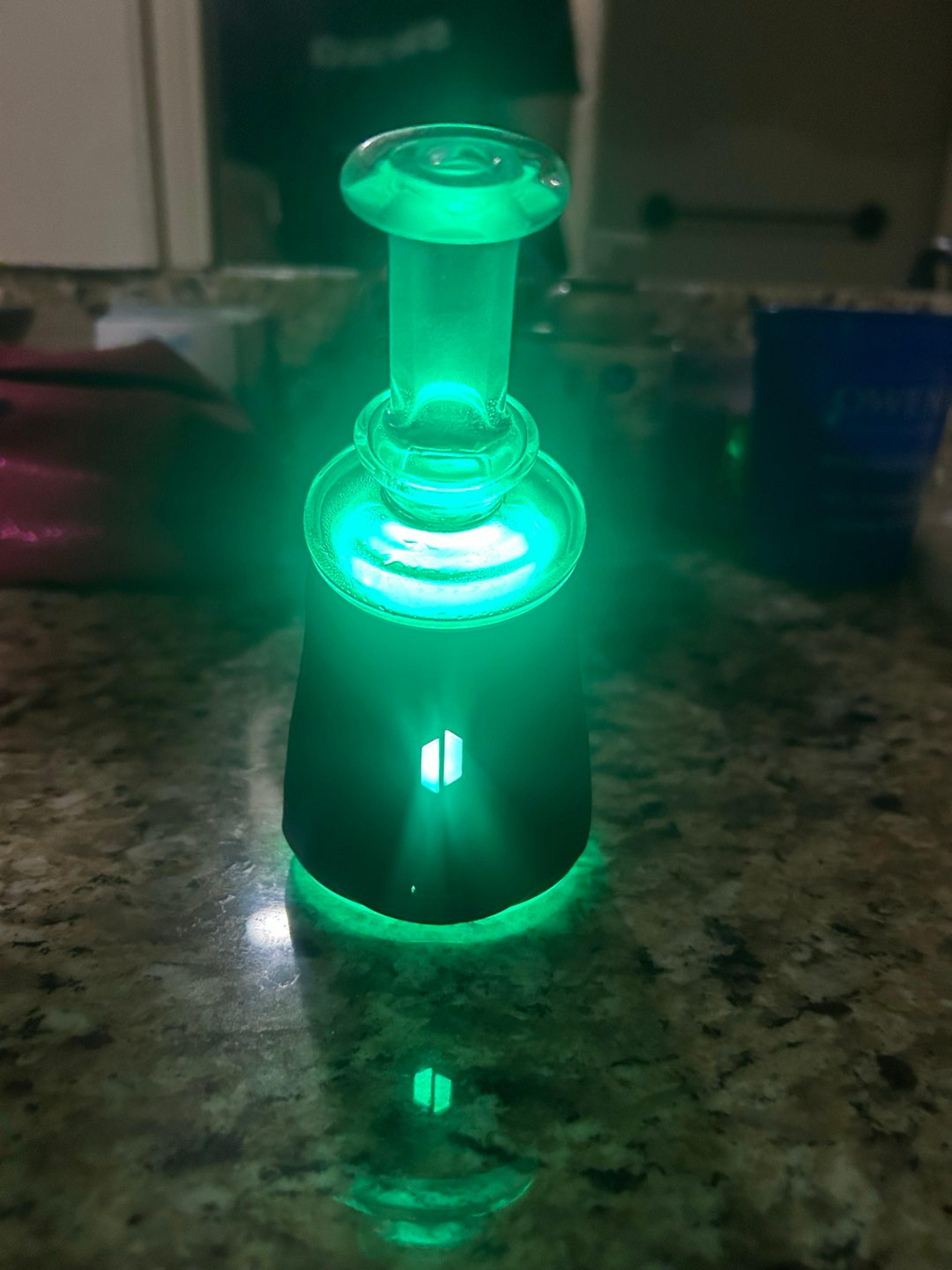 Preview pic of Puffco Peak Pro. Onyx Dry top
