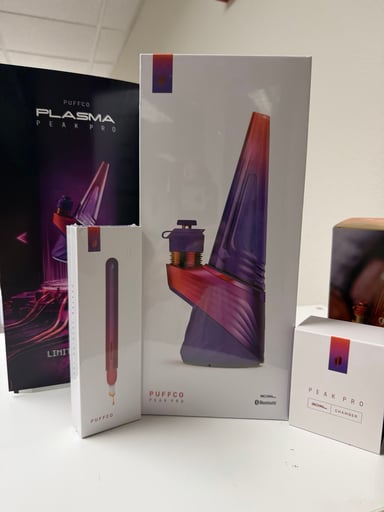 Preview pic of Plasma Peak Pro 3DXL Bundle. Puffco Peak Pro + Spare 3DXL Chamber + Hot Knife Plasma (new and sealed)