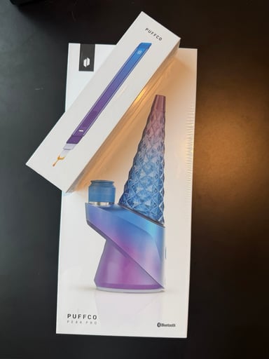 Preview pic of Puffco peak pro indiglow with matching knife brand new unopened