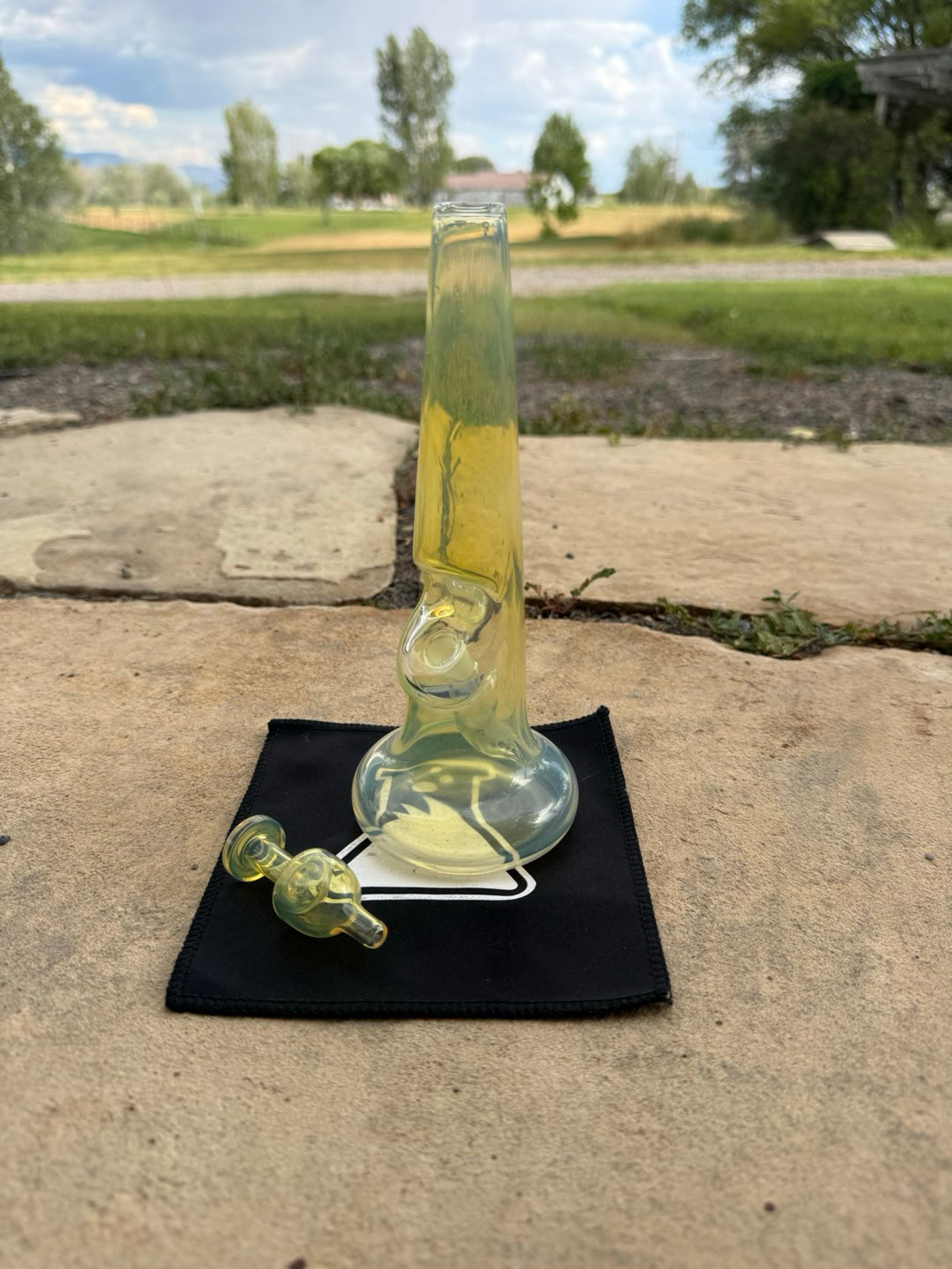 Preview pic of Juicy Jones Flute with matching Fume Bubble Cap
