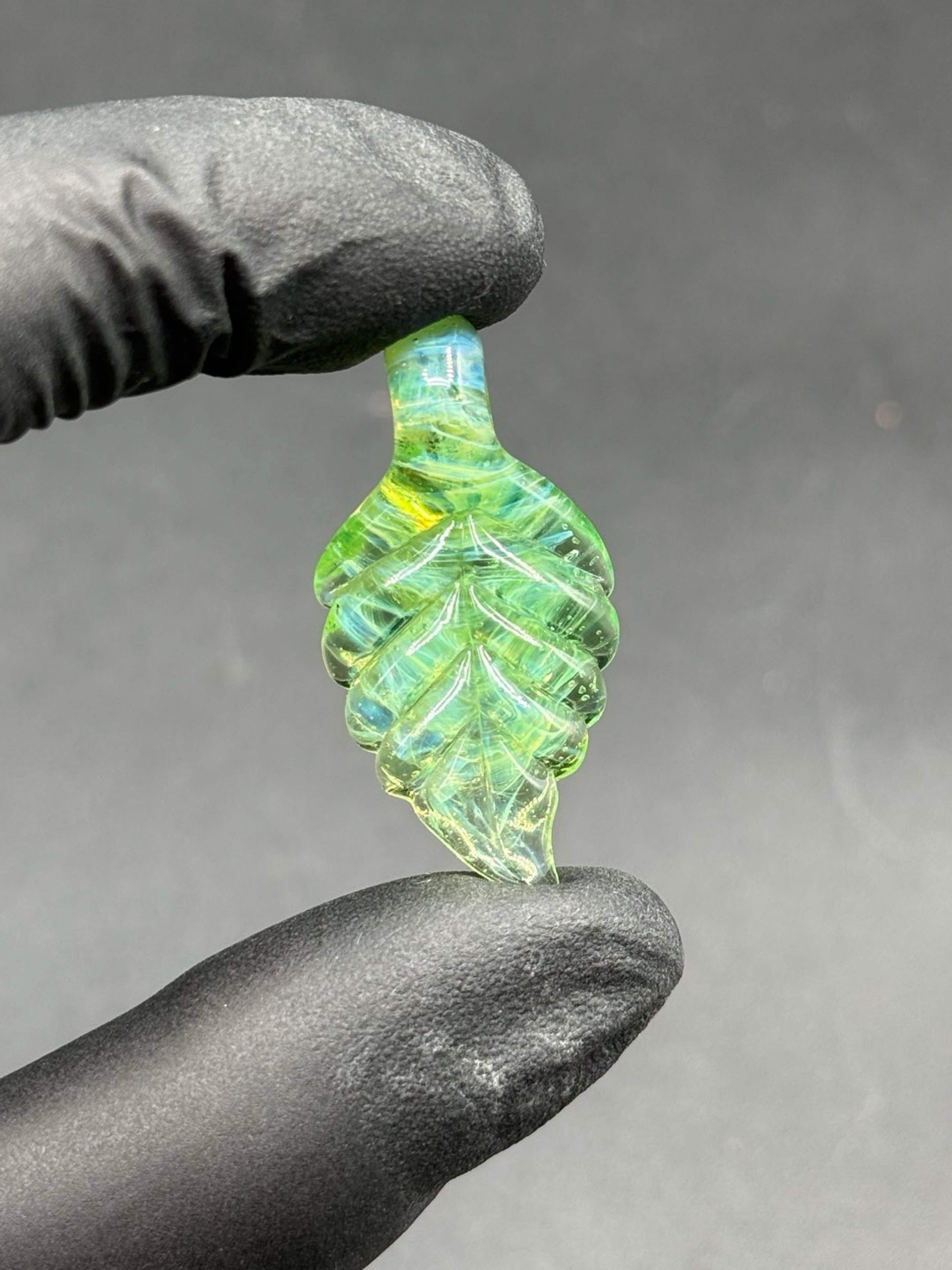 Preview pic of Leaf pendant