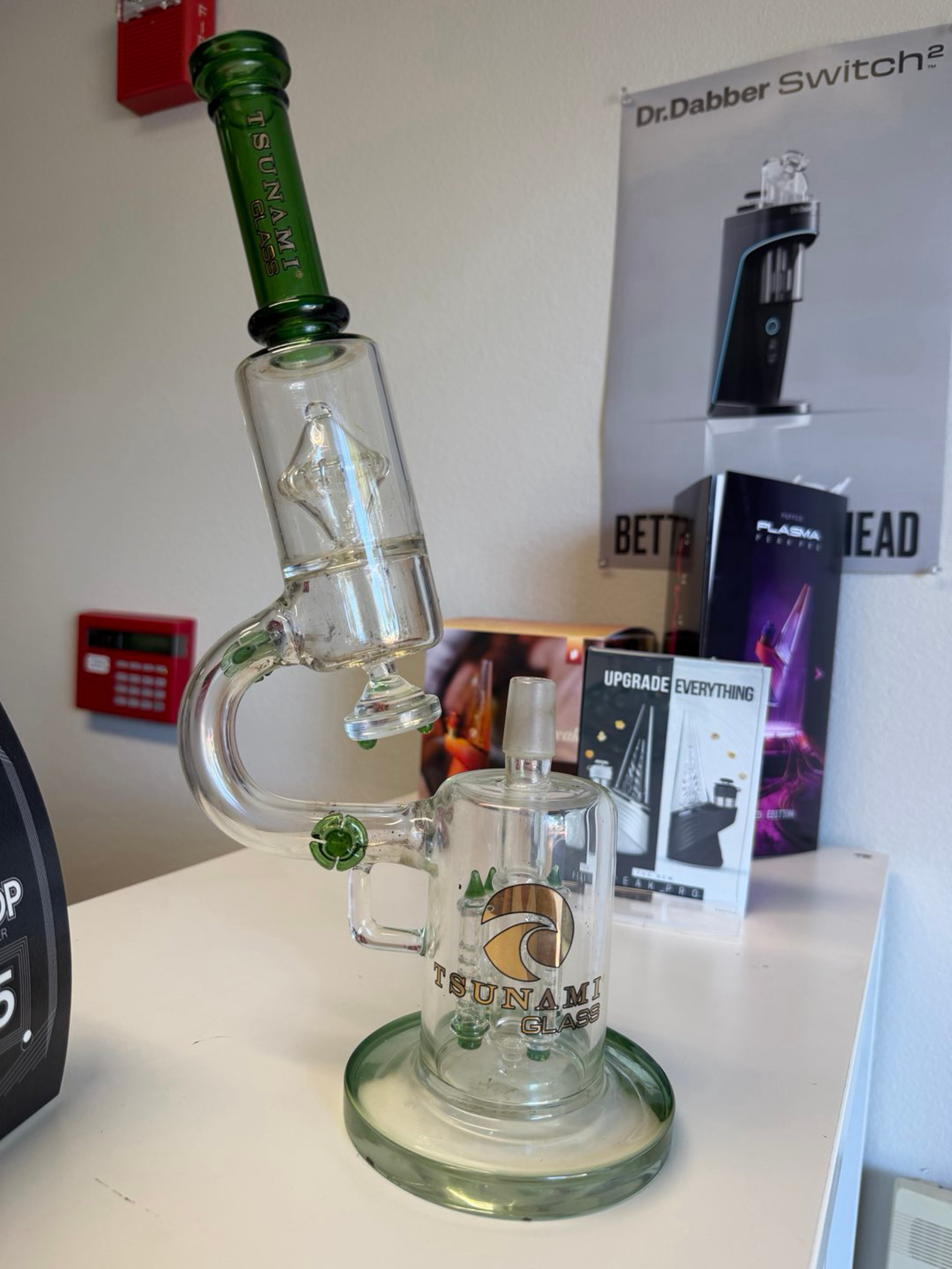 Preview pic of Tsunami Glass Scope Matrix 14” (light wear , no bowl piece)
