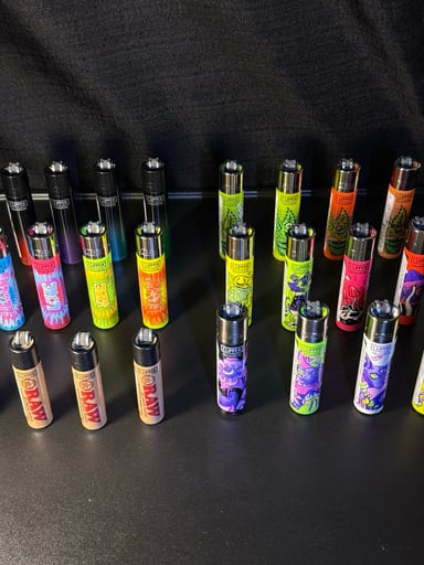 Preview pic of 24 brand new clipper lighters, complete collection sets of 4
