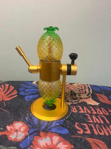 Preview pic of Stüdenglass Pineapple Gravity Bong