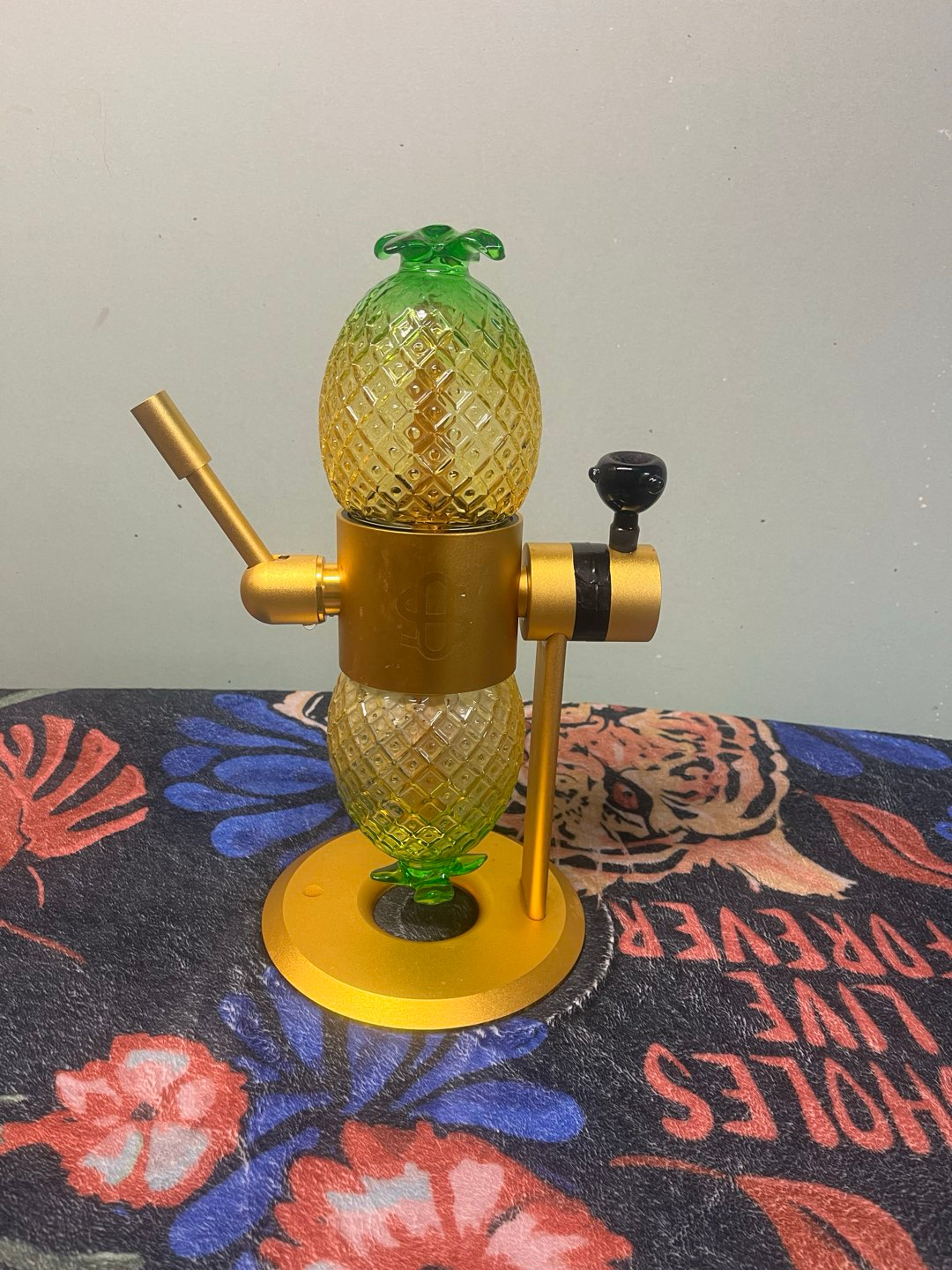 Preview pic of Stüdenglass Pineapple Gravity Bong