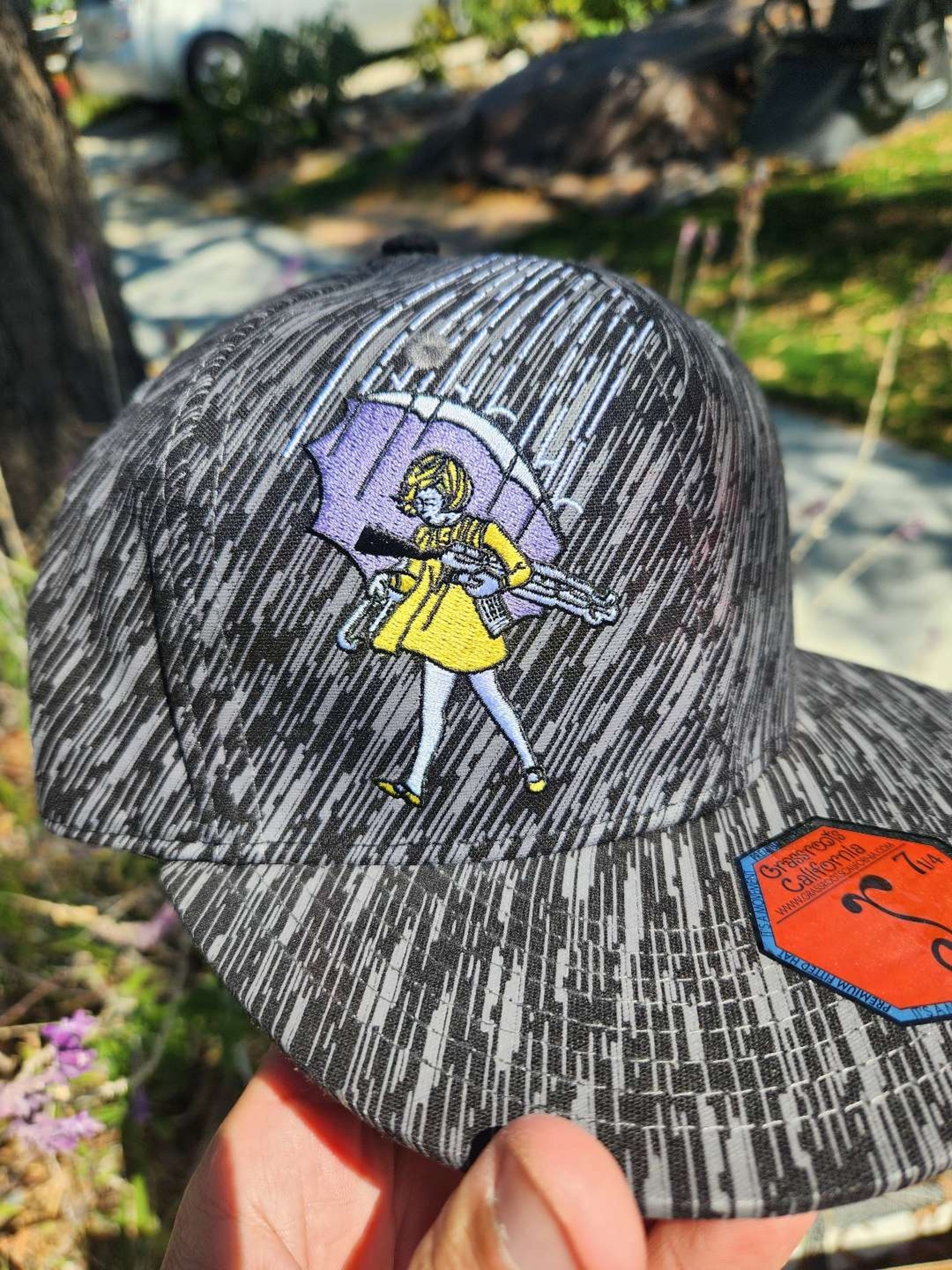 Preview pic of Slinger grassroots assault girl hat nwt 7 1/4
