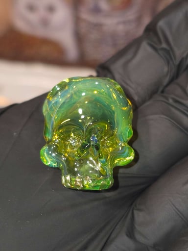 Preview pic of Warwick UV skull pendant